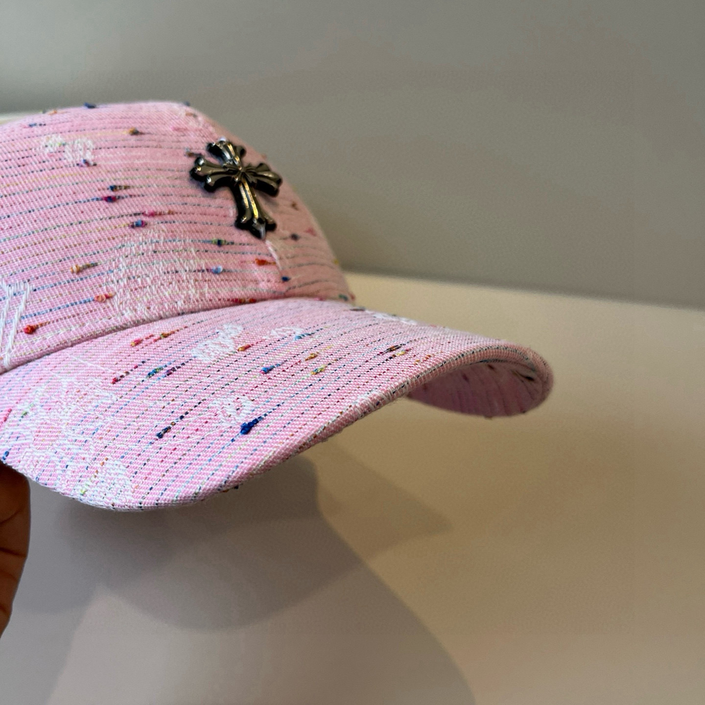  克罗心最新时尚前卫的休闲设计风格，戴上头就是这样好看看哦，做工精细，男女同款！