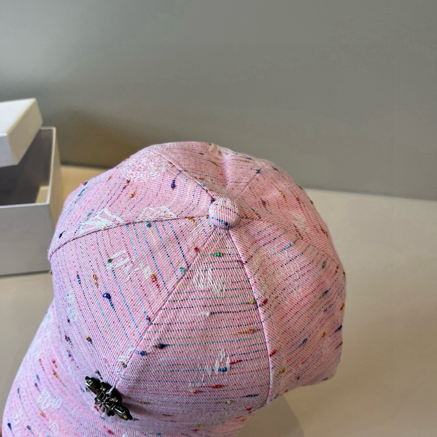  克罗心最新时尚前卫的休闲设计风格，戴上头就是这样好看看哦，做工精细，男女同款！