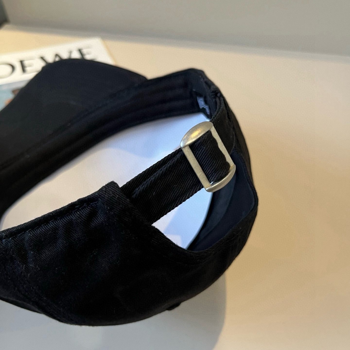  克罗心最新时尚前卫的休闲设计风格，戴上头就是这样好看看哦，做工精细，男女同款！