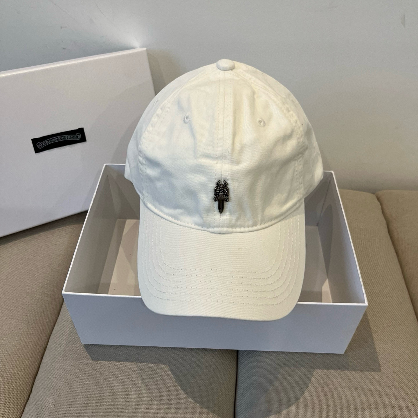  克罗心最新时尚前卫的休闲设计风格，戴上头就是这样好看看哦，做工精细，男女同款！