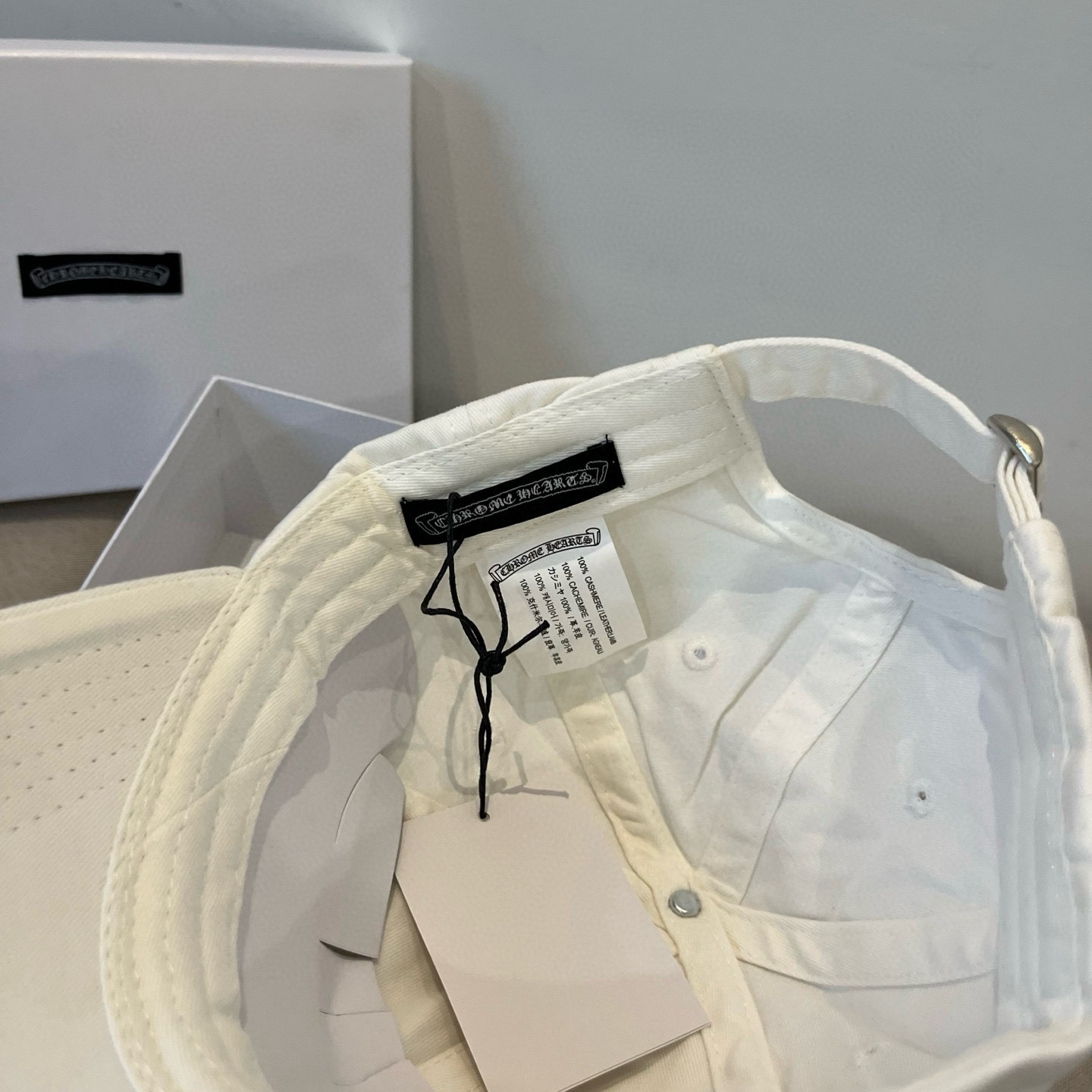  克罗心最新时尚前卫的休闲设计风格，戴上头就是这样好看看哦，做工精细，男女同款！