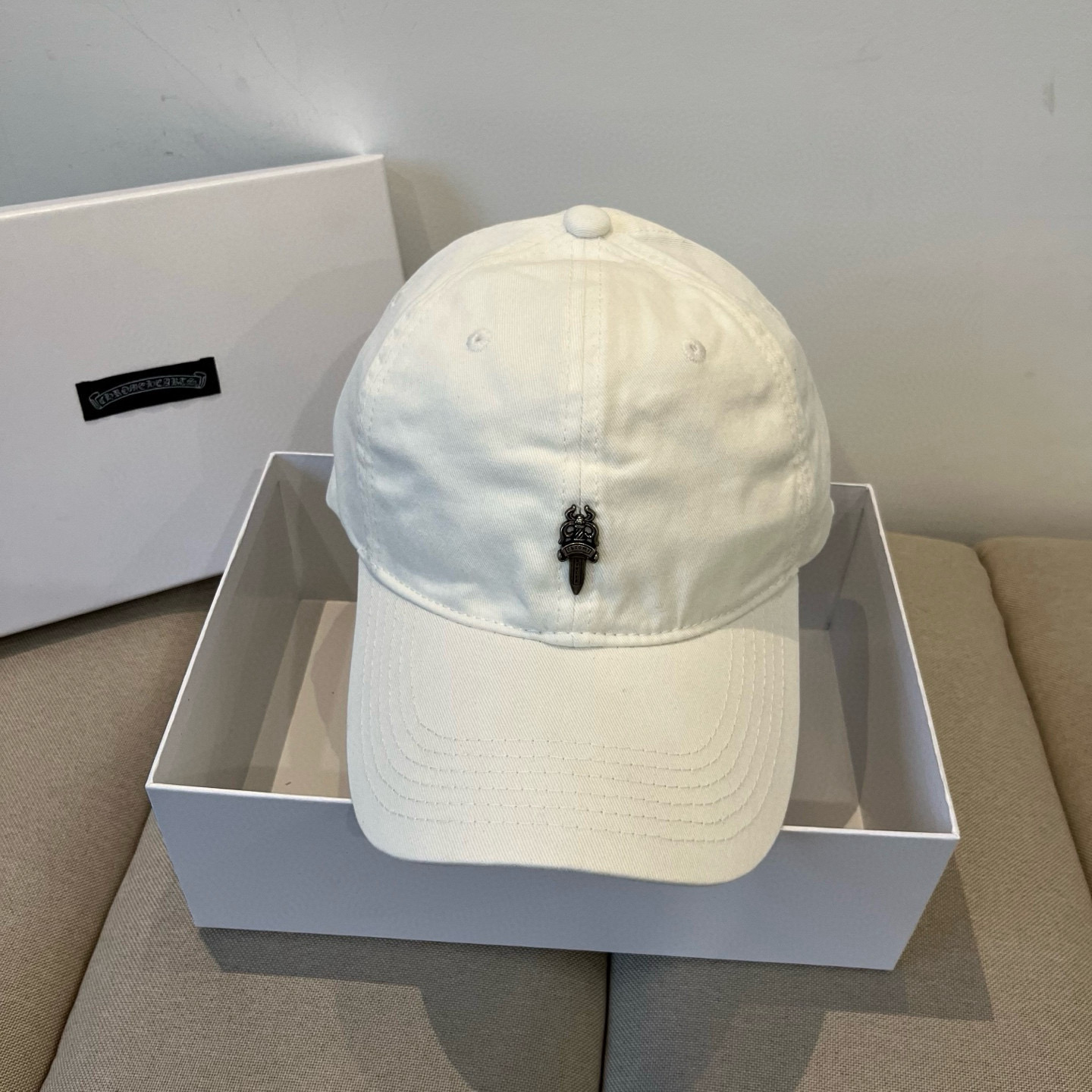  克罗心最新时尚前卫的休闲设计风格，戴上头就是这样好看看哦，做工精细，男女同款！