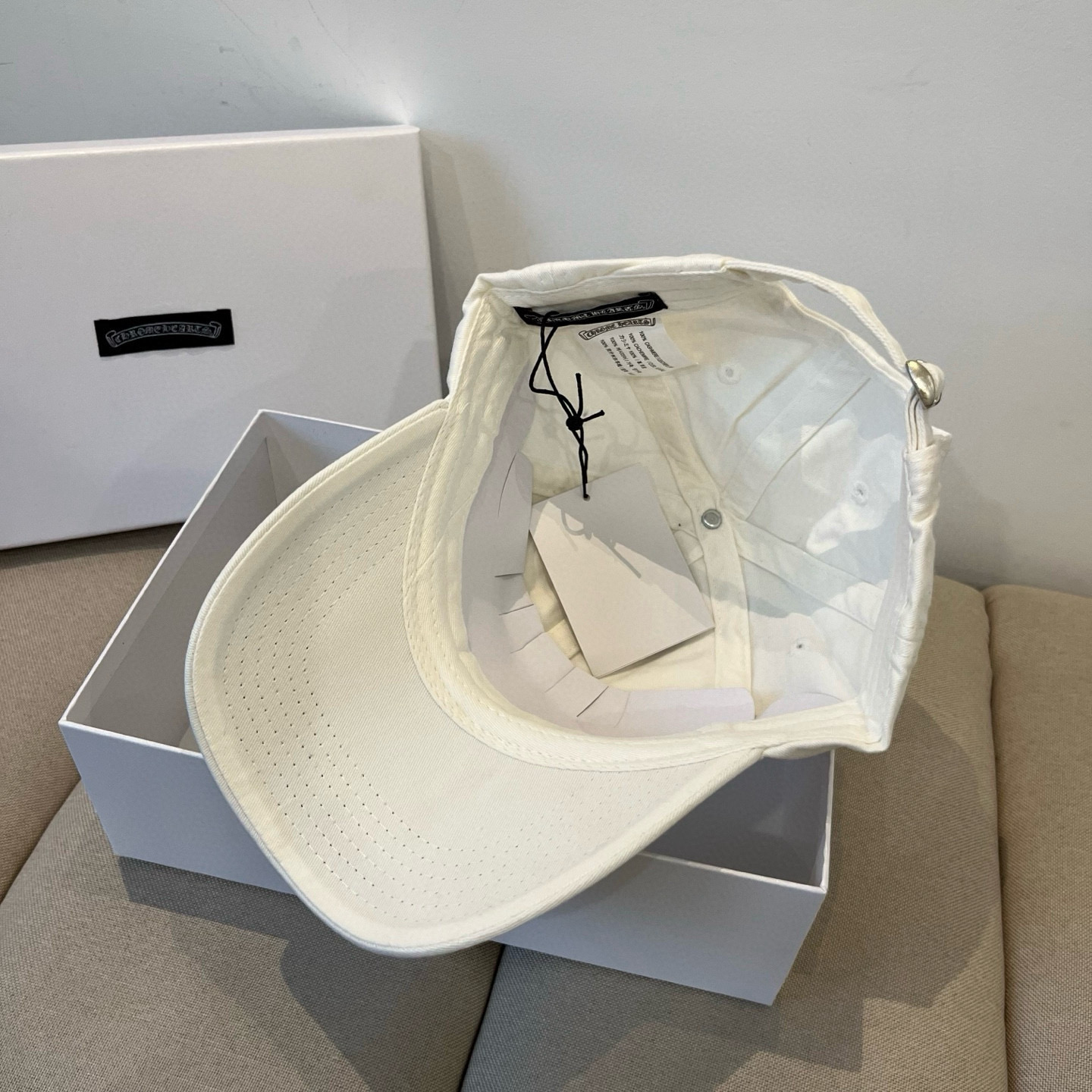  克罗心最新时尚前卫的休闲设计风格，戴上头就是这样好看看哦，做工精细，男女同款！