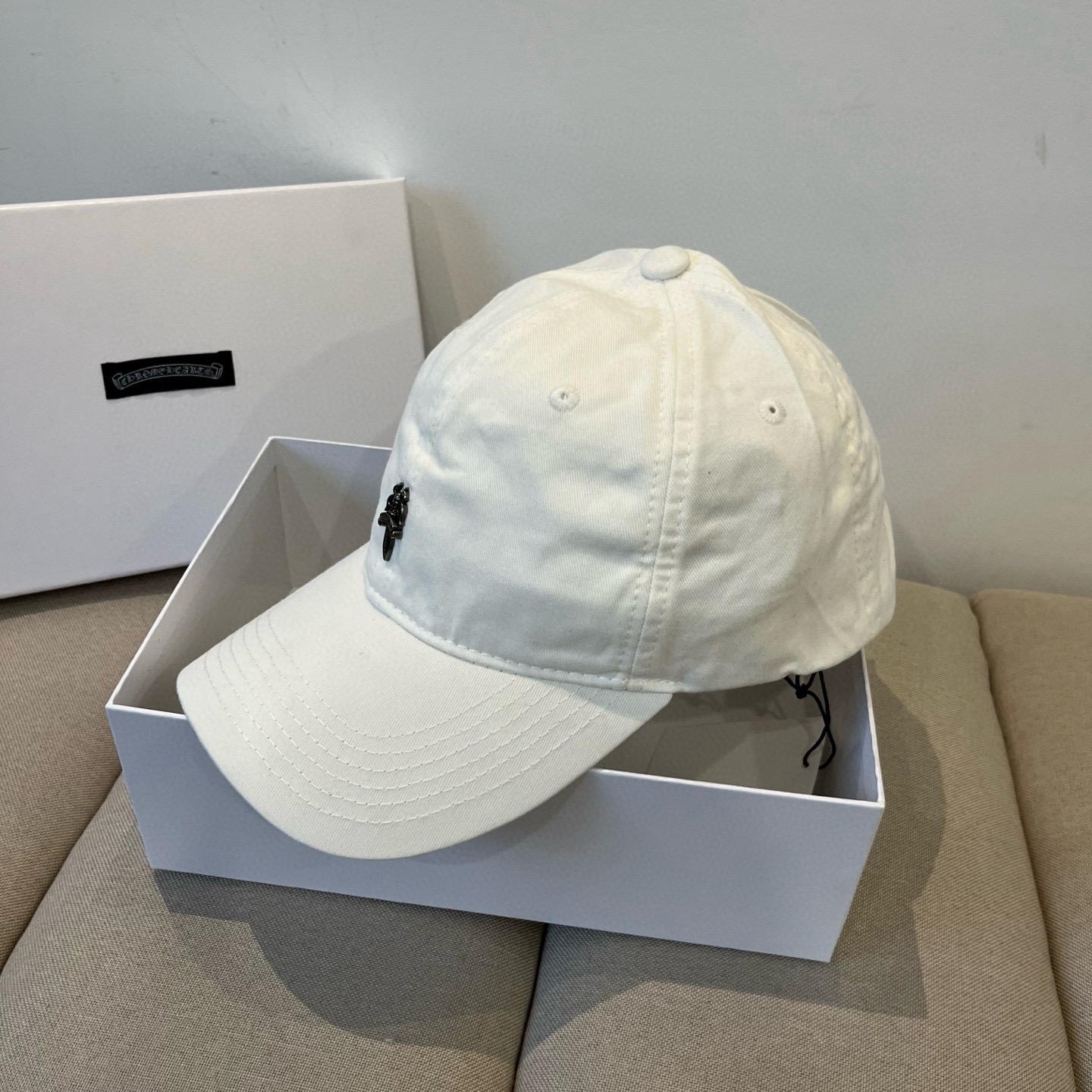  克罗心最新时尚前卫的休闲设计风格，戴上头就是这样好看看哦，做工精细，男女同款！