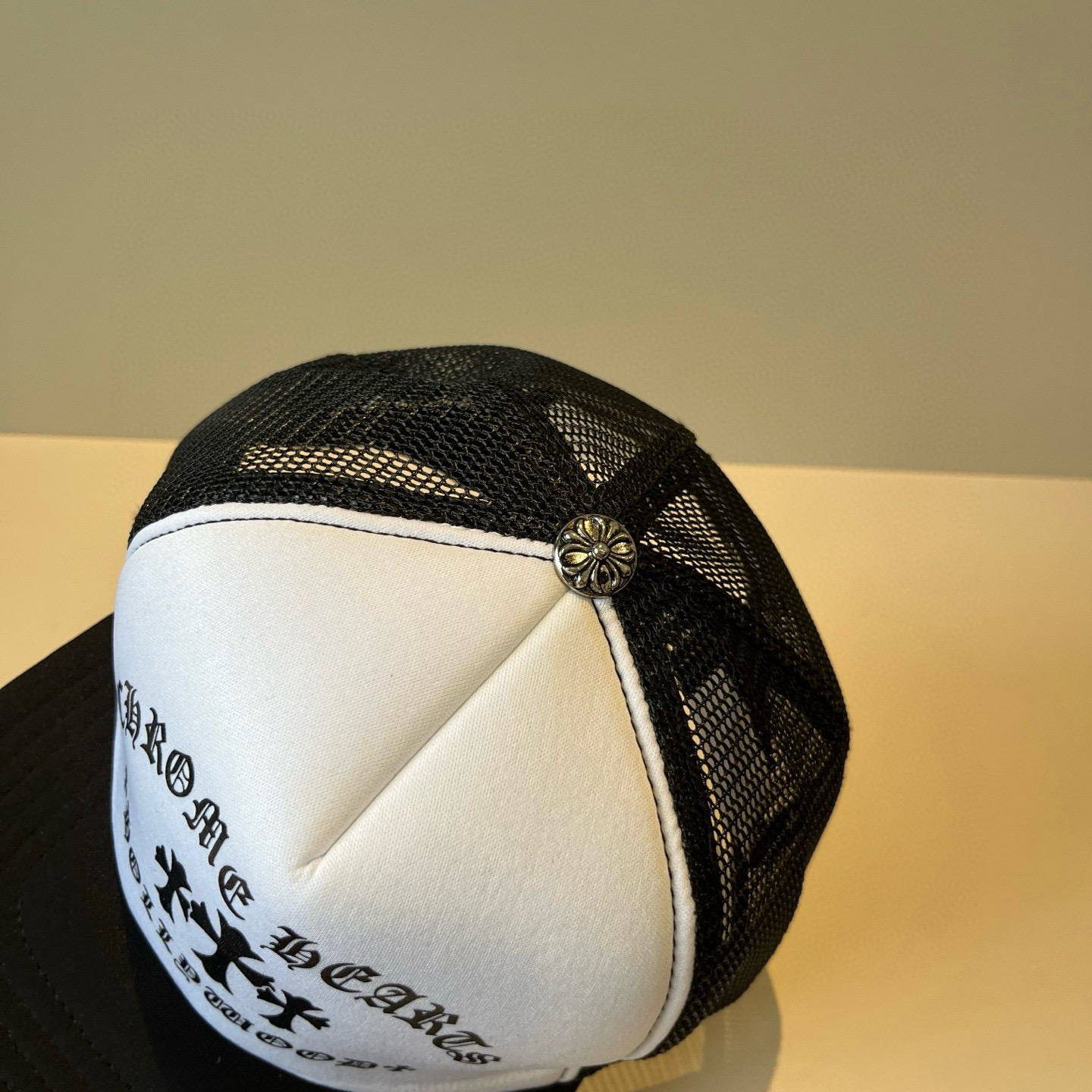  克罗心最新时尚前卫的休闲设计风格，戴上头就是这样好看看哦，做工精细，男女同款！