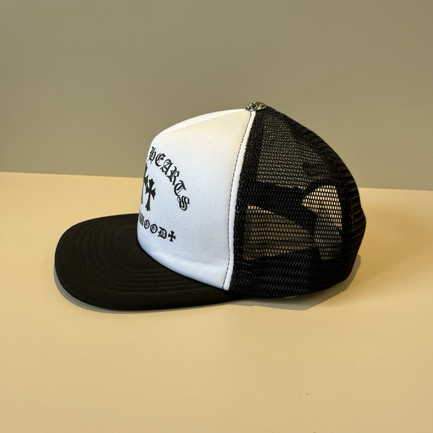  克罗心最新时尚前卫的休闲设计风格，戴上头就是这样好看看哦，做工精细，男女同款！