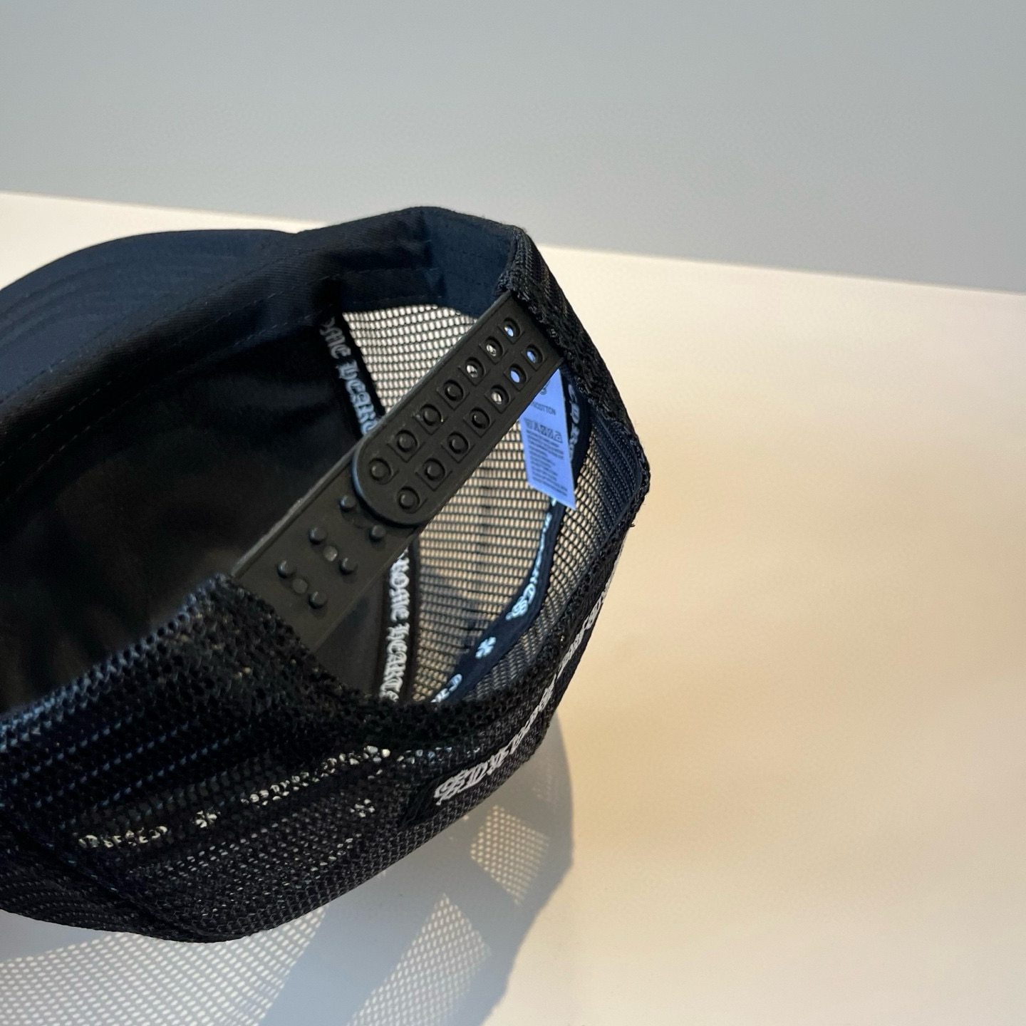  克罗心最新时尚前卫的休闲设计风格，戴上头就是这样好看看哦，做工精细，男女同款！