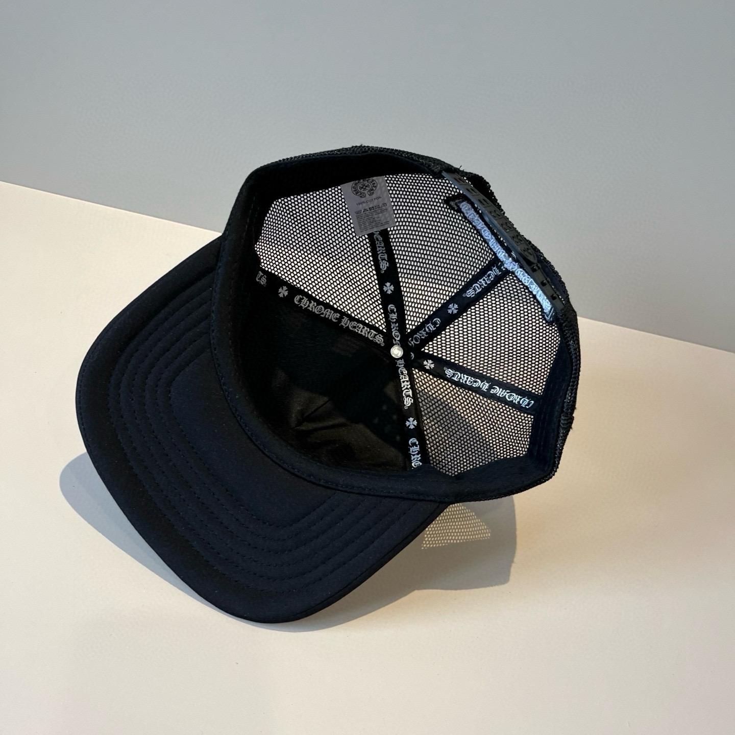  克罗心最新时尚前卫的休闲设计风格，戴上头就是这样好看看哦，做工精细，男女同款！