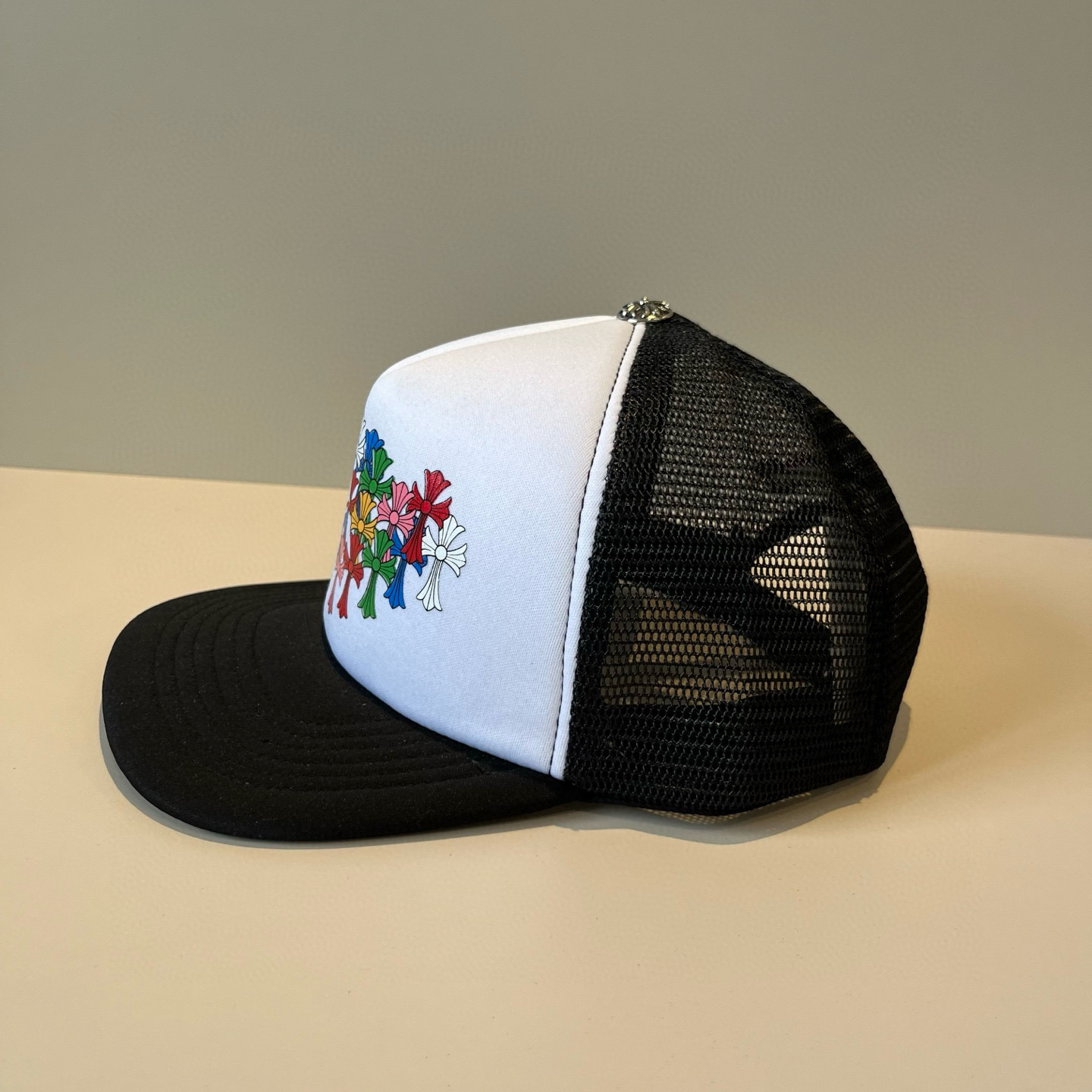  克罗心最新时尚前卫的休闲设计风格，戴上头就是这样好看看哦，做工精细，男女同款！