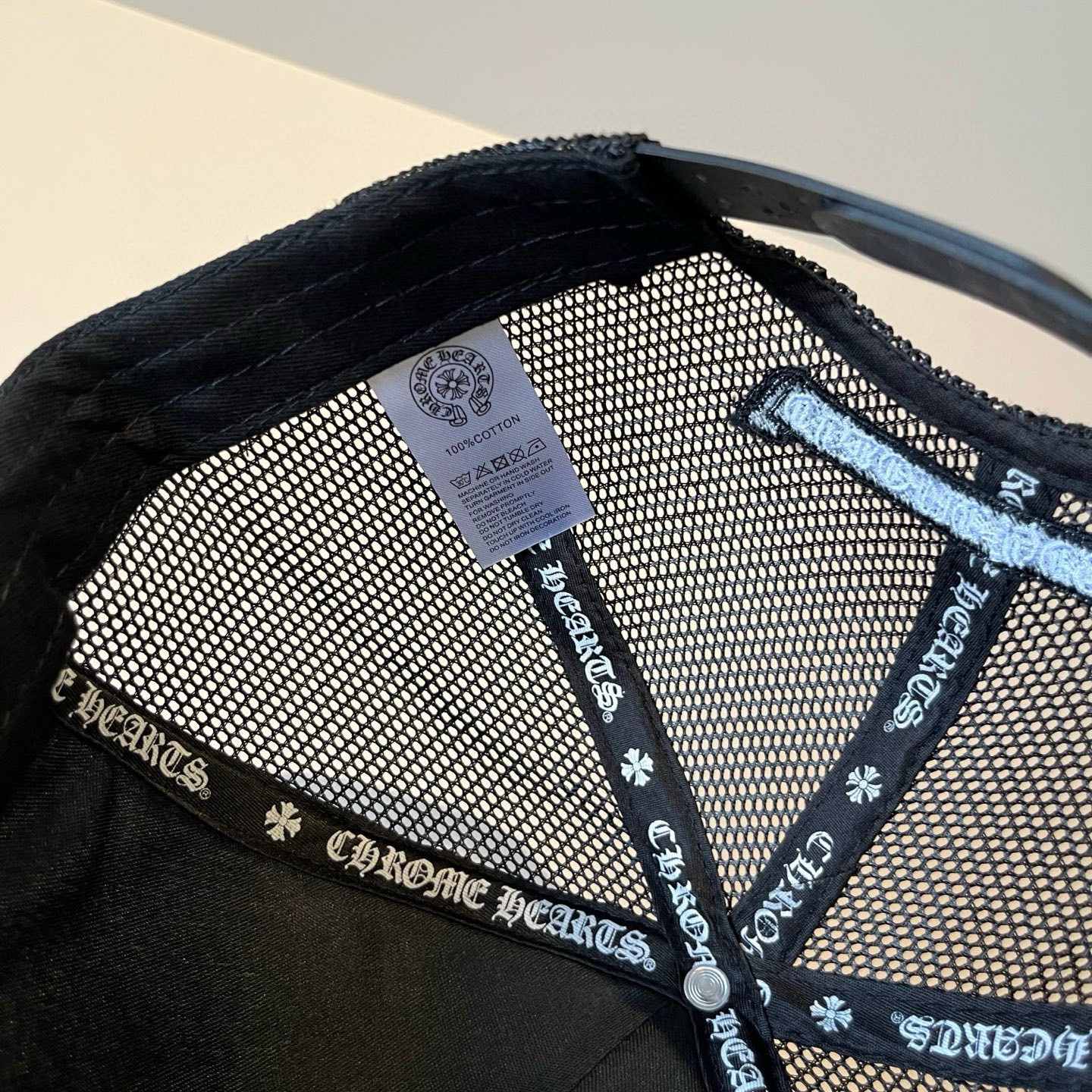  克罗心最新时尚前卫的休闲设计风格，戴上头就是这样好看看哦，做工精细，男女同款！