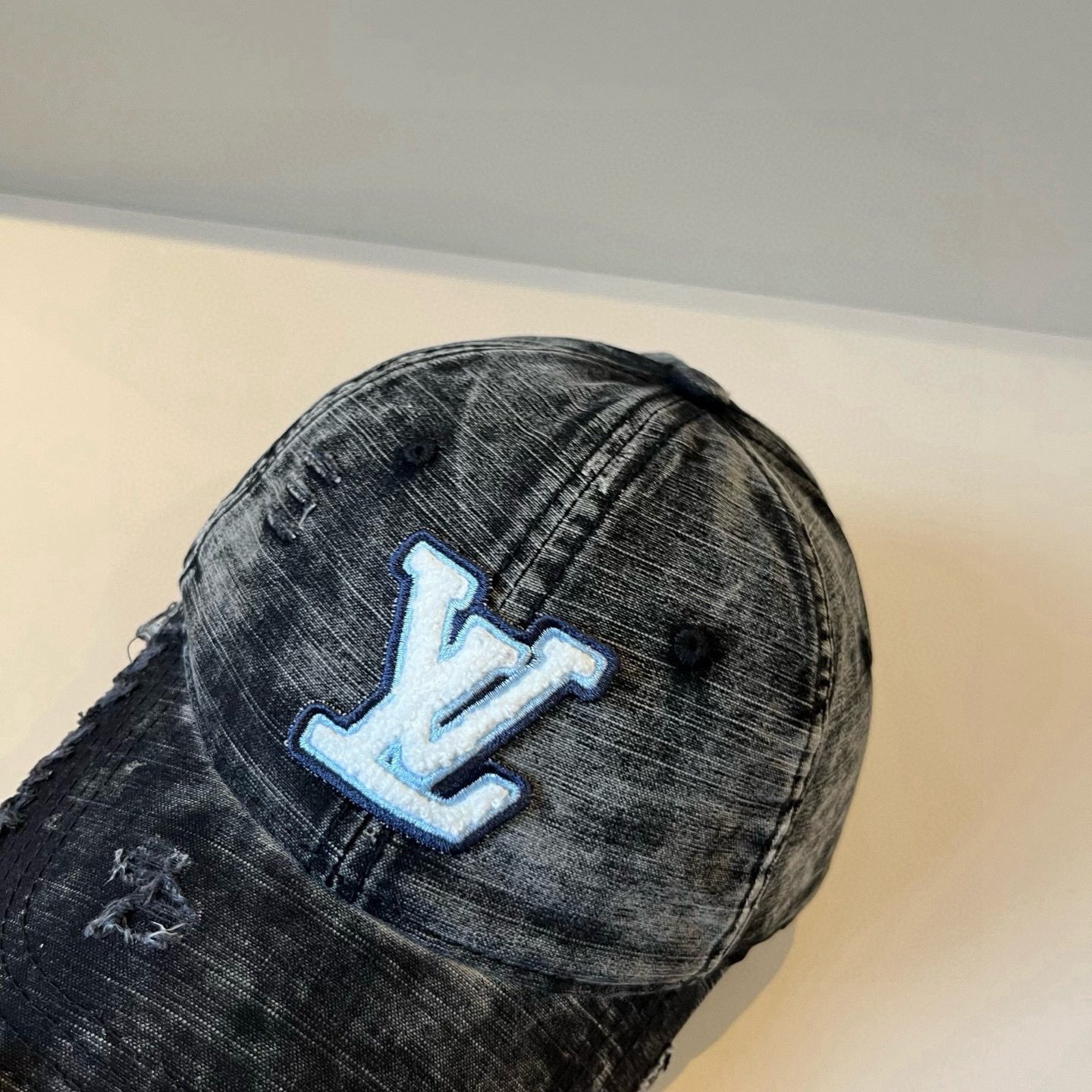 🧢路易威登棒球帽 LouisVuitton😍新款LV棒球帽，重工打造♥️高端大气，百搭款🤗男女通用！跑量