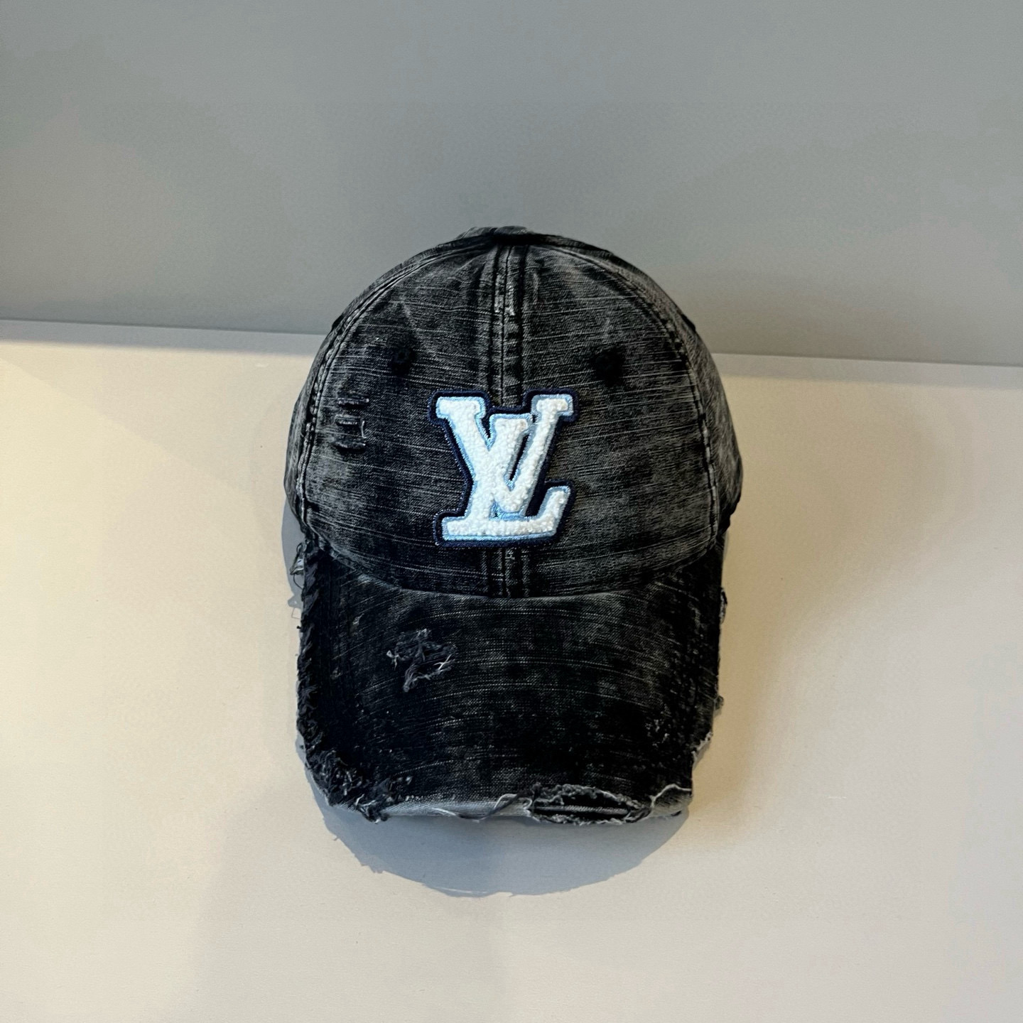 🧢路易威登棒球帽 LouisVuitton😍新款LV棒球帽，重工打造♥️高端大气，百搭款🤗男女通用！跑量