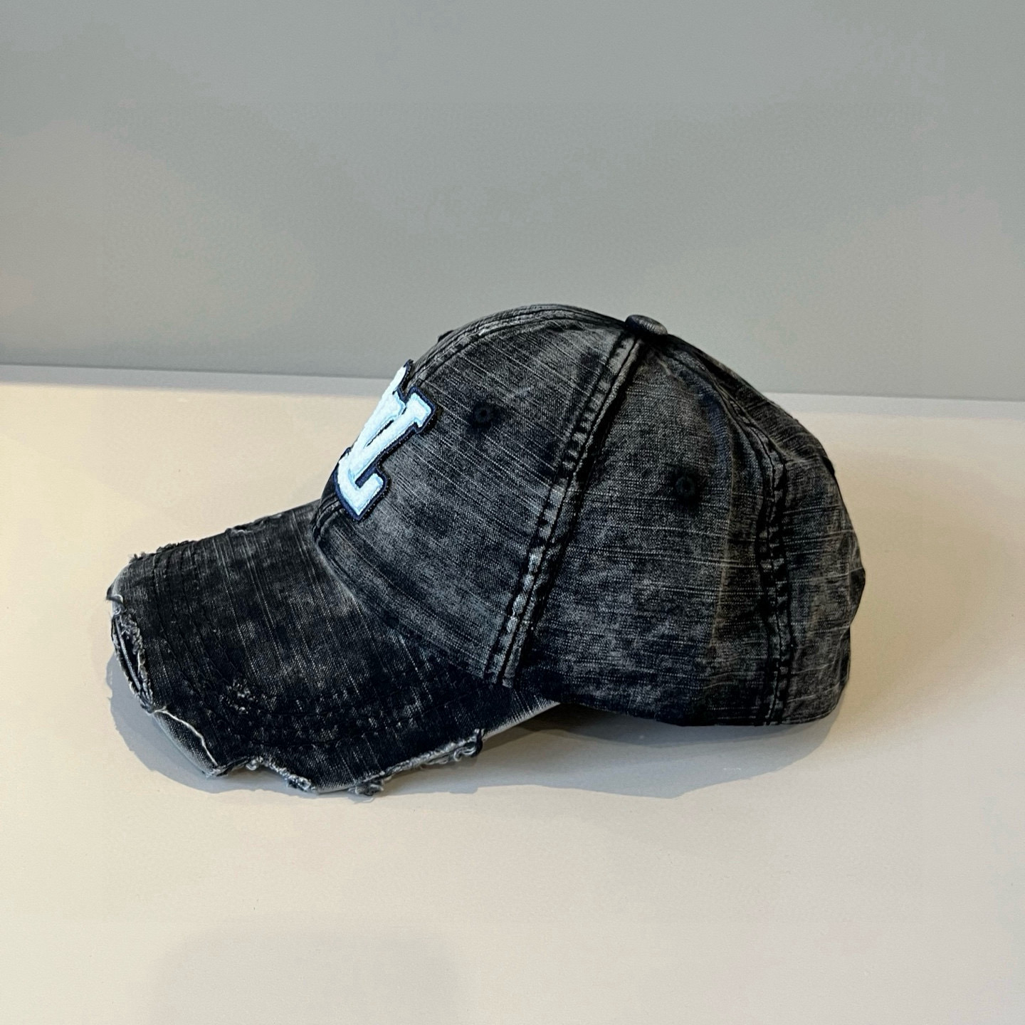 🧢路易威登棒球帽 LouisVuitton😍新款LV棒球帽，重工打造♥️高端大气，百搭款🤗男女通用！跑量