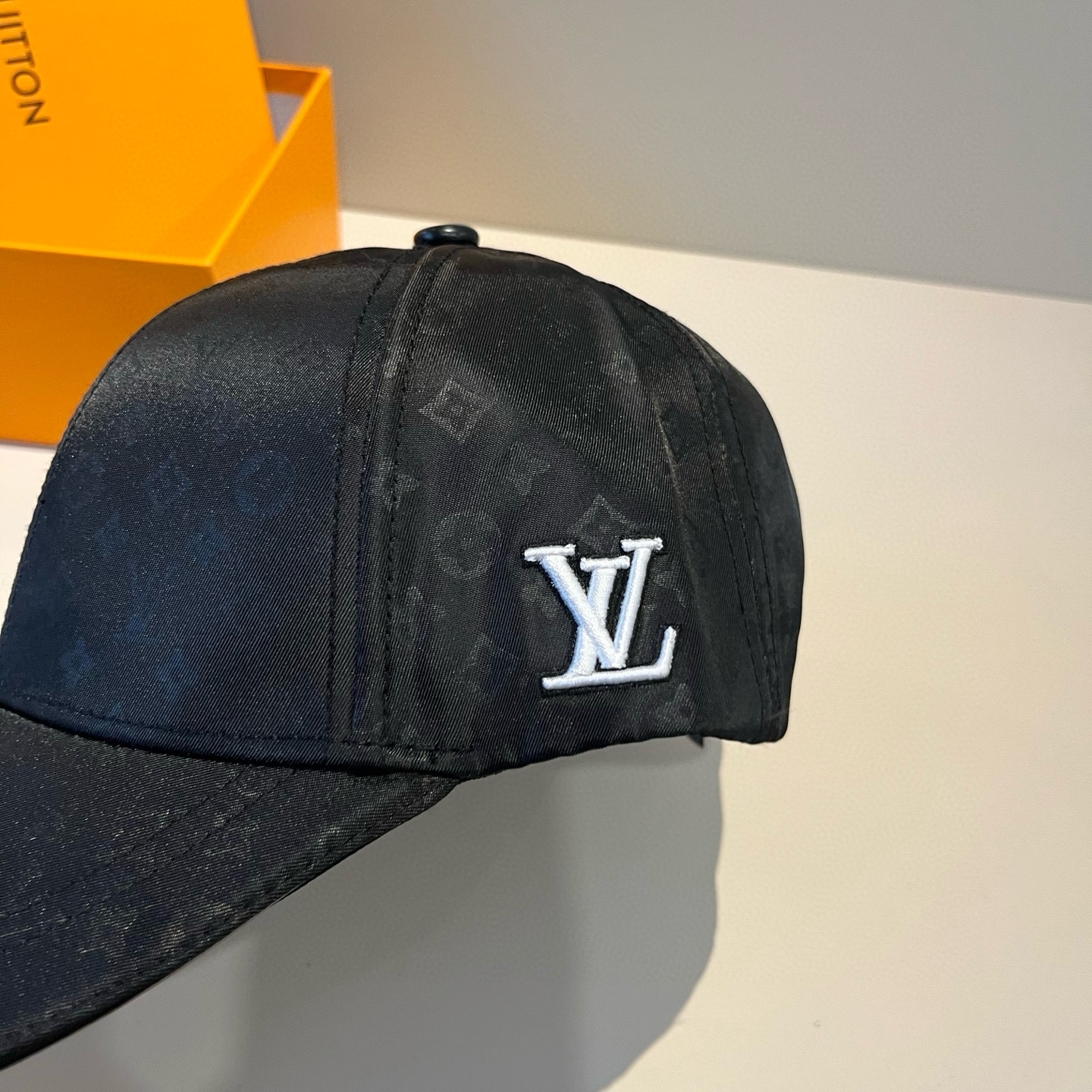 🧢路易威登棒球帽 LouisVuitton😍新款LV棒球帽，重工打造♥️高端大气，百搭款🤗男女通用！跑量