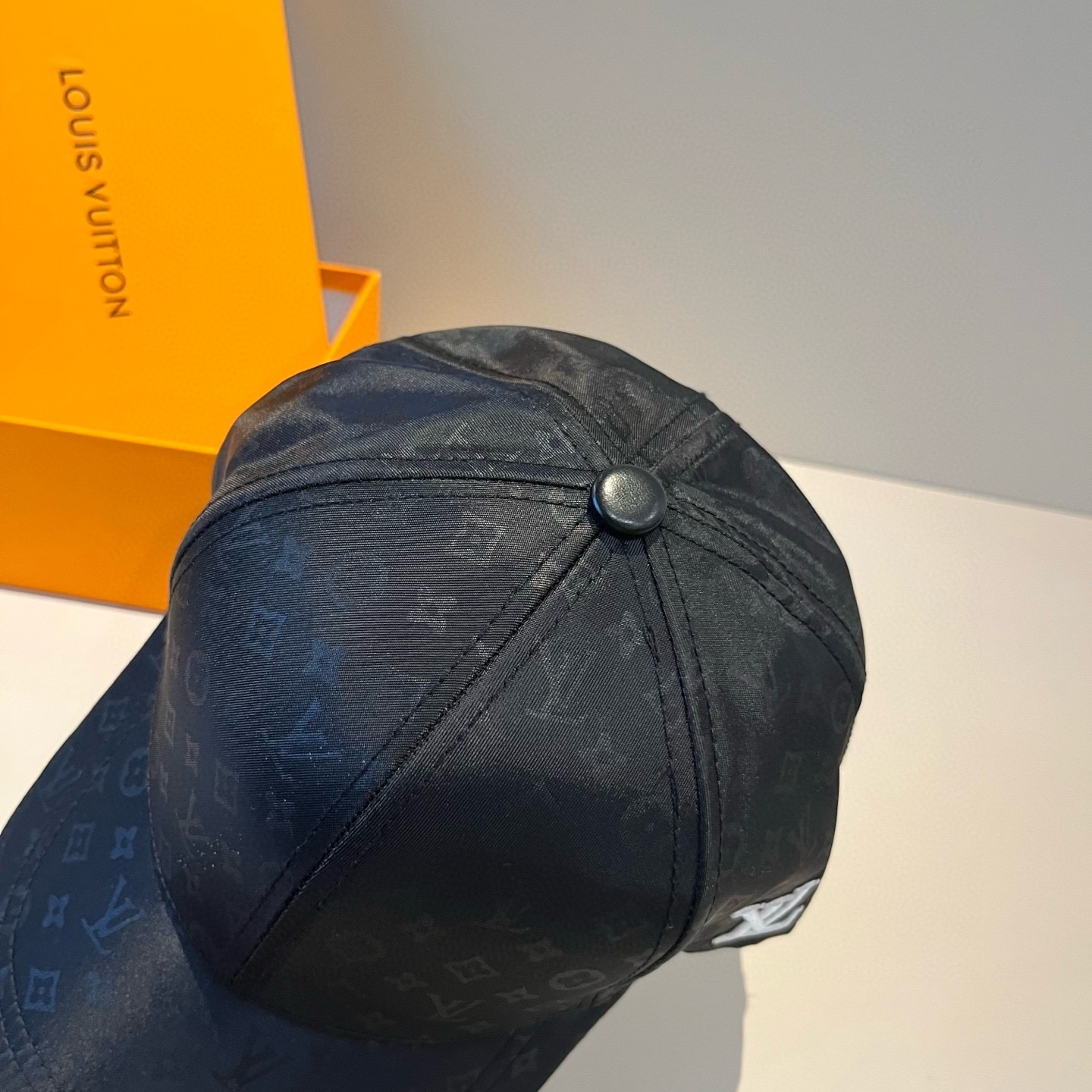 🧢路易威登棒球帽 LouisVuitton😍新款LV棒球帽，重工打造♥️高端大气，百搭款🤗男女通用！跑量