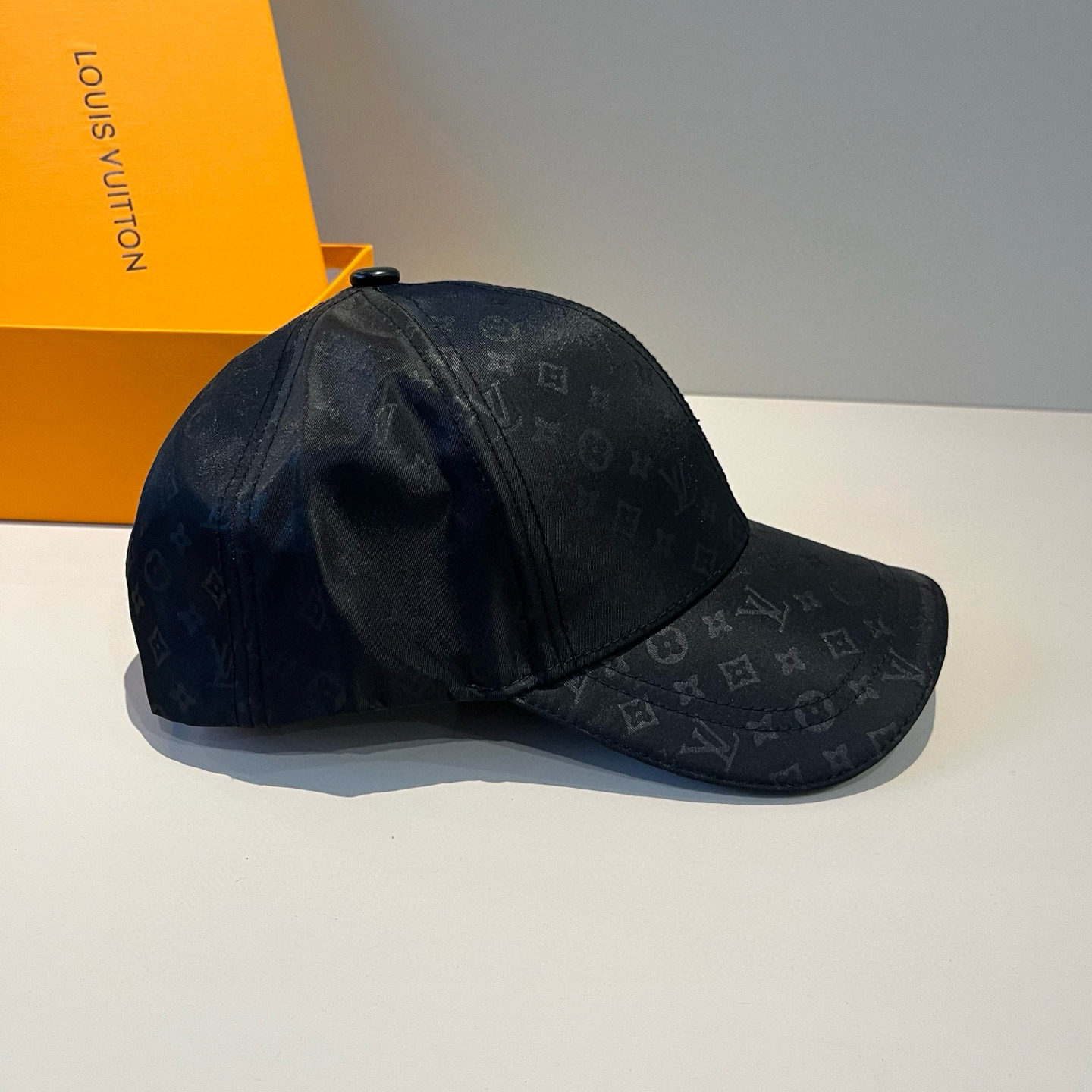🧢路易威登棒球帽 LouisVuitton😍新款LV棒球帽，重工打造♥️高端大气，百搭款🤗男女通用！跑量