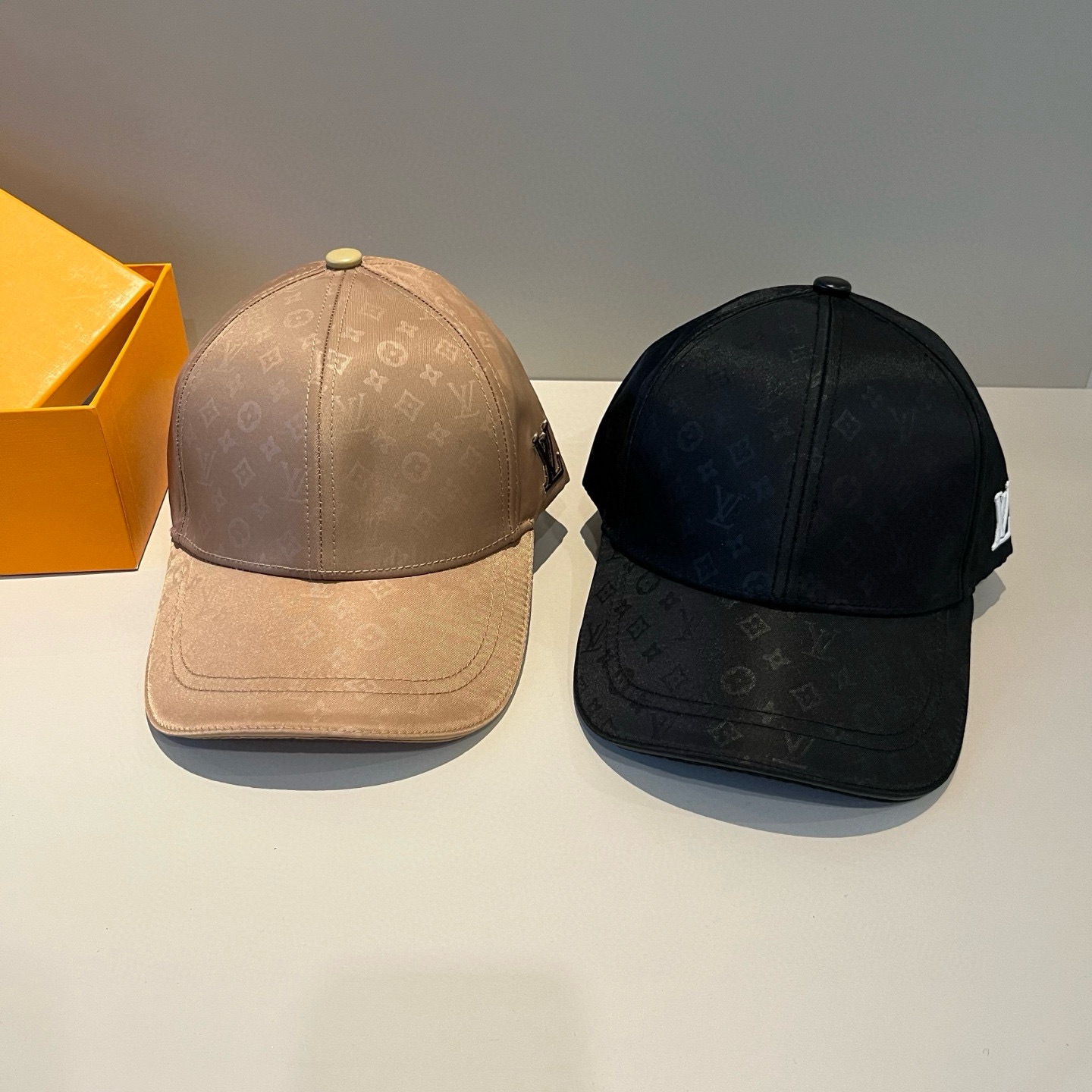 🧢路易威登棒球帽 LouisVuitton😍新款LV棒球帽，重工打造♥️高端大气，百搭款🤗男女通用！跑量