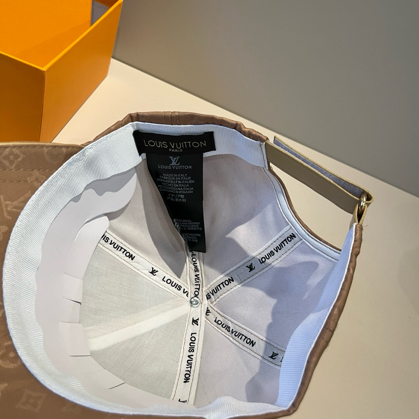 🧢路易威登棒球帽 LouisVuitton😍新款LV棒球帽，重工打造♥️高端大气，百搭款🤗男女通用！跑量