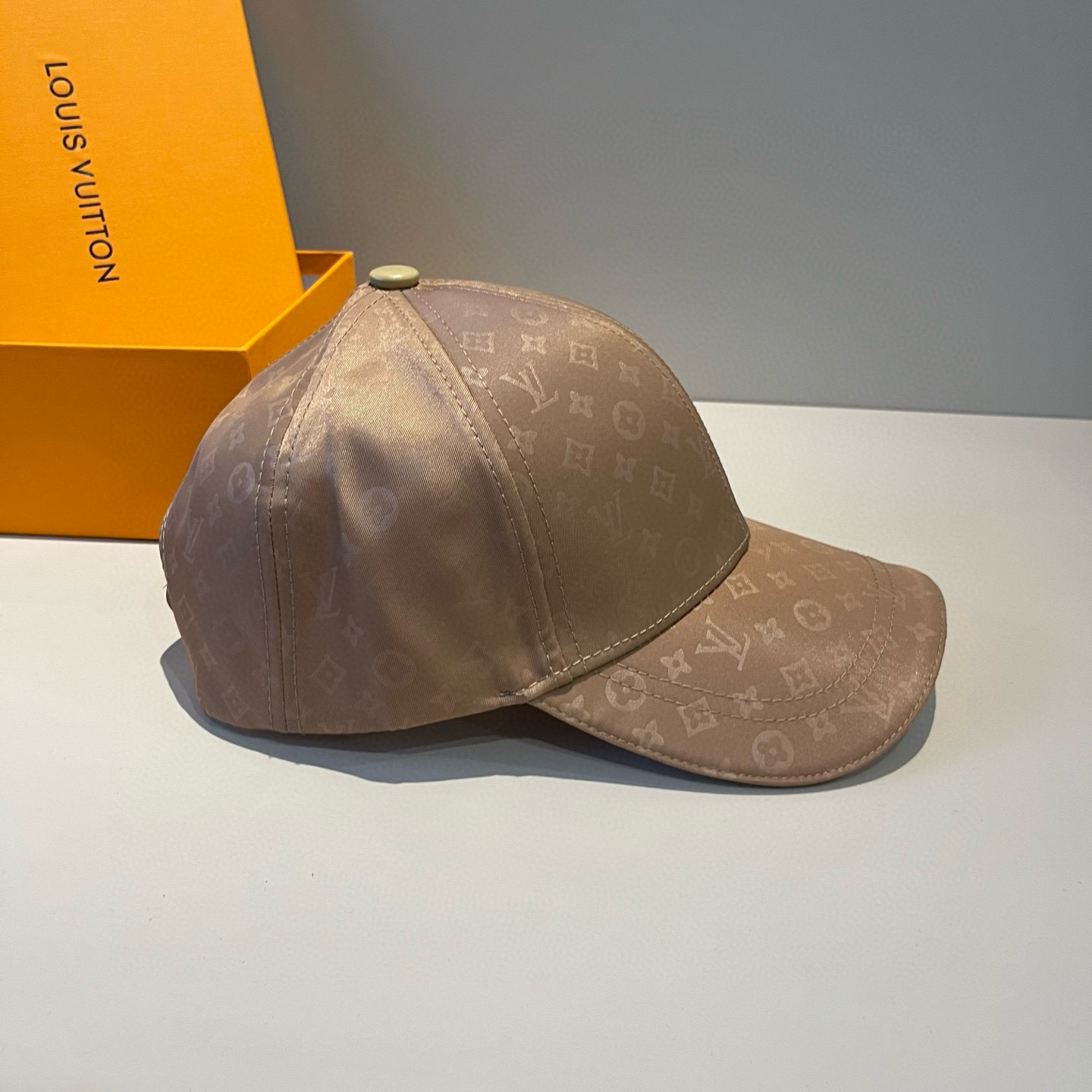 🧢路易威登棒球帽 LouisVuitton😍新款LV棒球帽，重工打造♥️高端大气，百搭款🤗男女通用！跑量