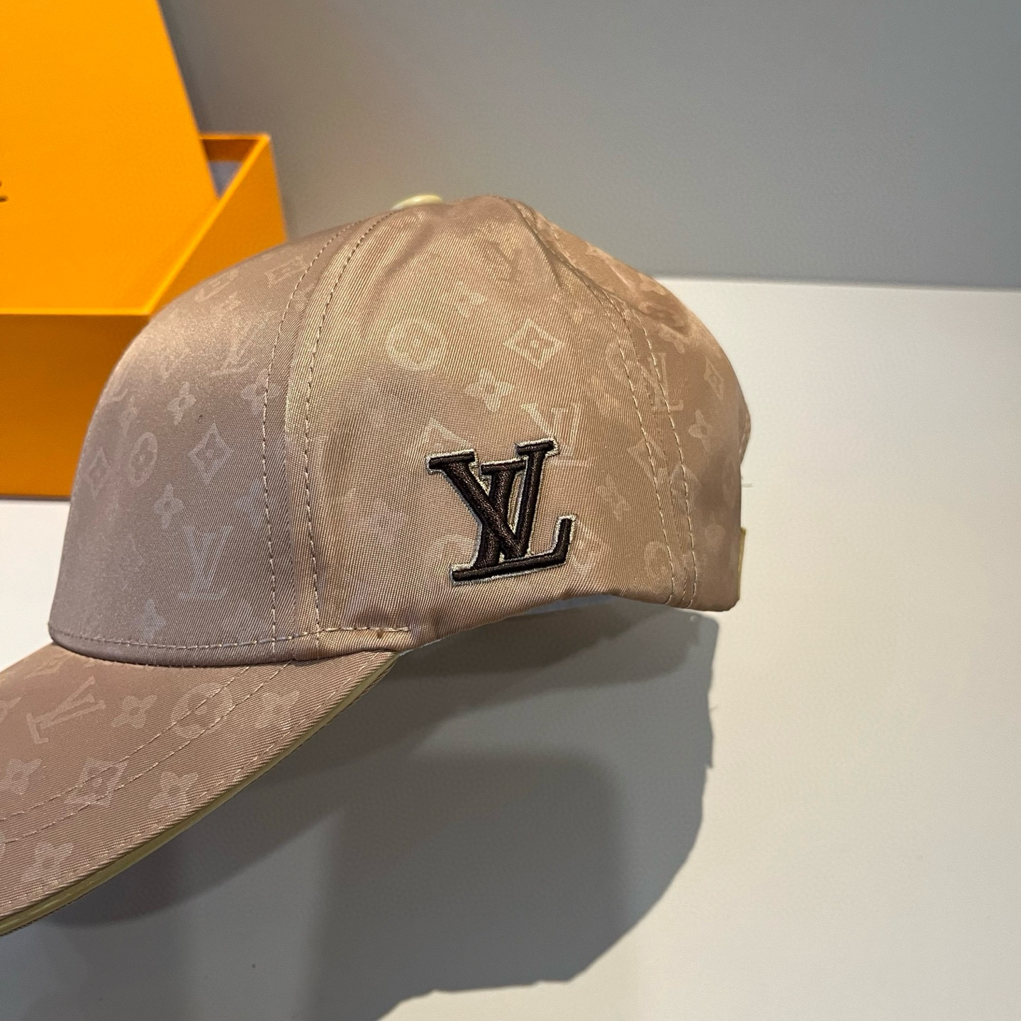 🧢路易威登棒球帽 LouisVuitton😍新款LV棒球帽，重工打造♥️高端大气，百搭款🤗男女通用！跑量