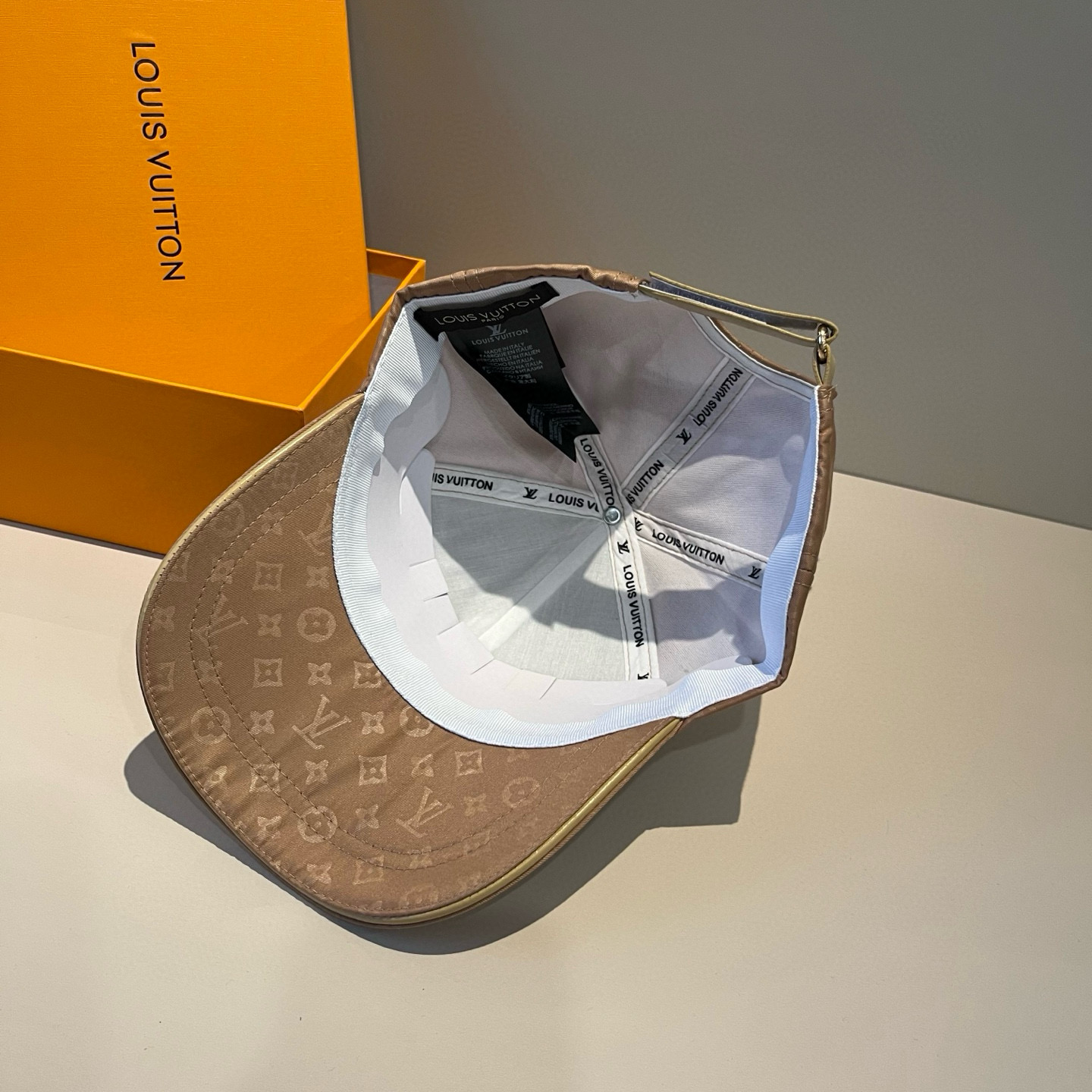 🧢路易威登棒球帽 LouisVuitton😍新款LV棒球帽，重工打造♥️高端大气，百搭款🤗男女通用！跑量