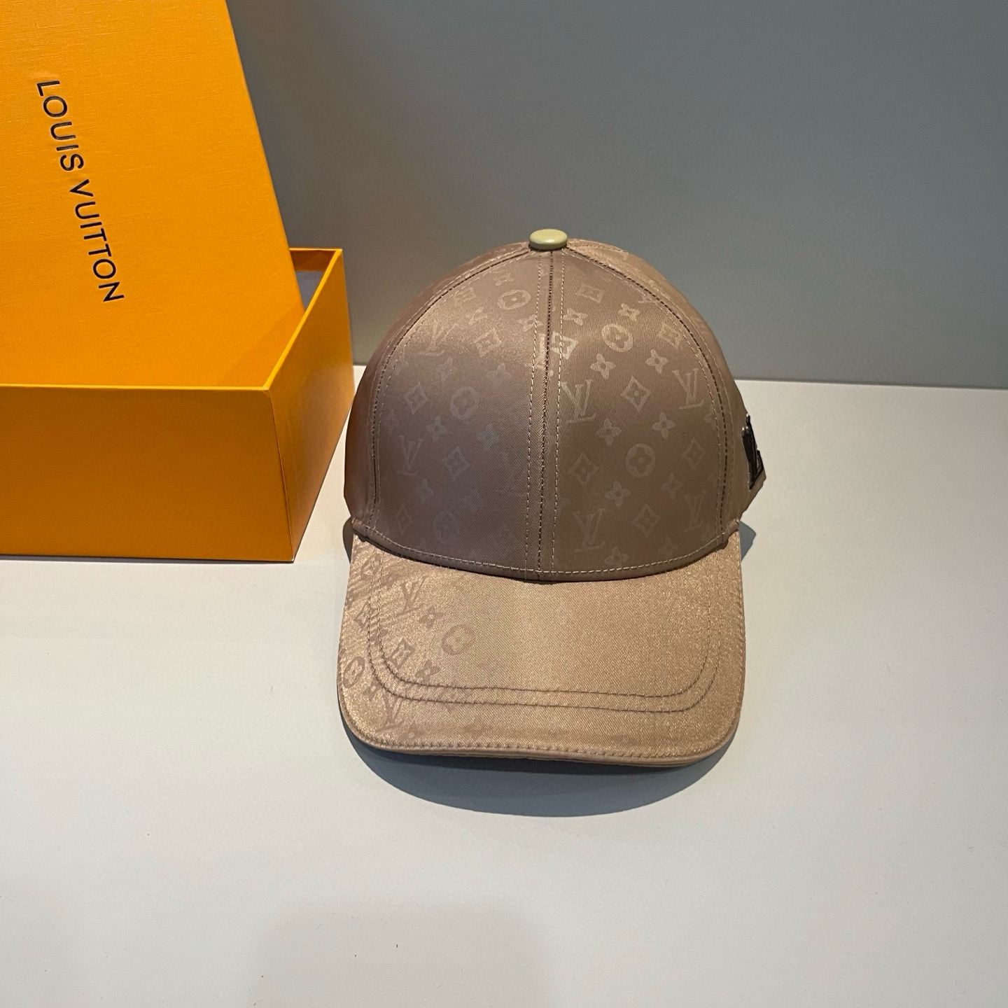 🧢路易威登棒球帽 LouisVuitton😍新款LV棒球帽，重工打造♥️高端大气，百搭款🤗男女通用！跑量