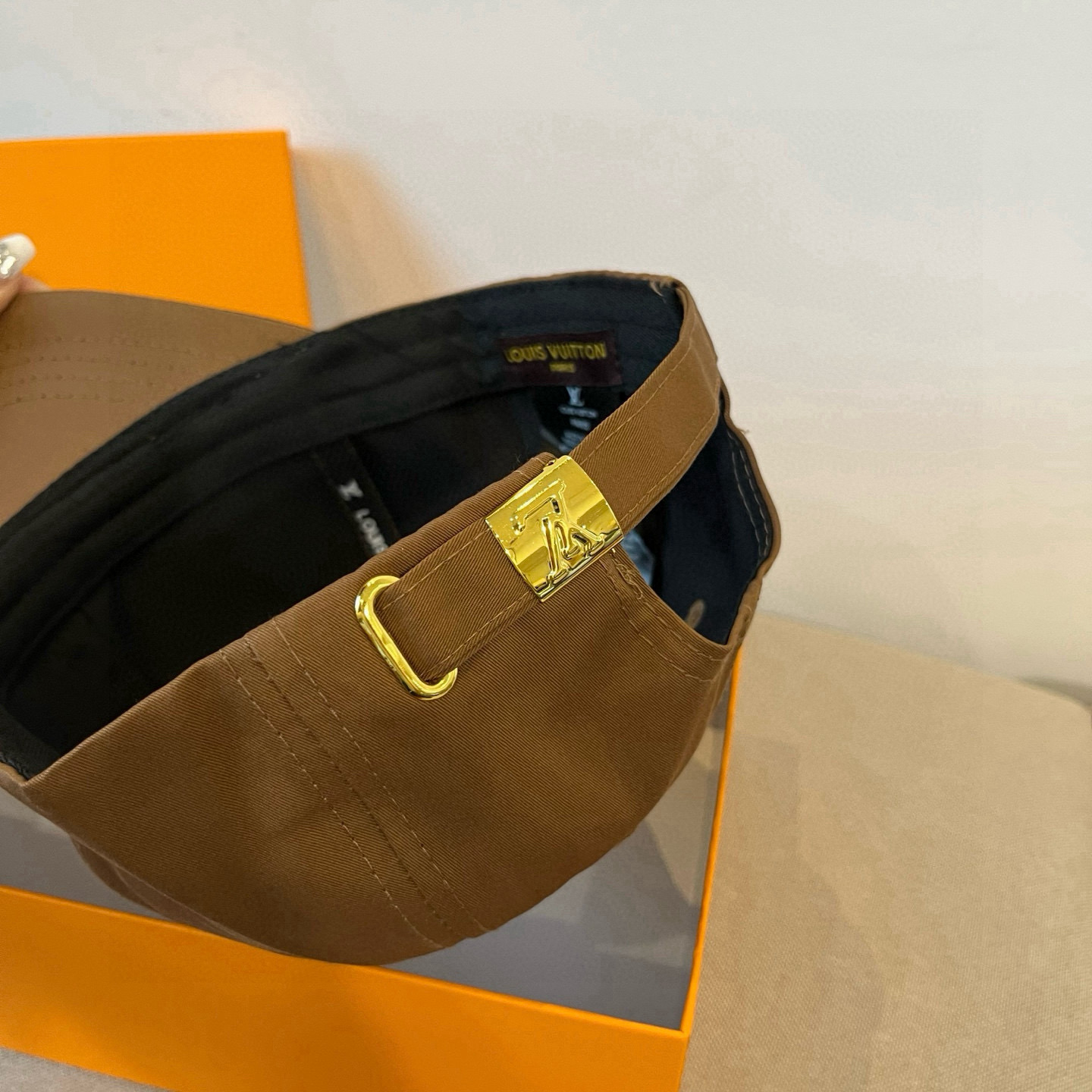 🧢路易威登棒球帽 LouisVuitton😍新款LV棒球帽，重工打造♥️高端大气，百搭款🤗男女通用！跑量