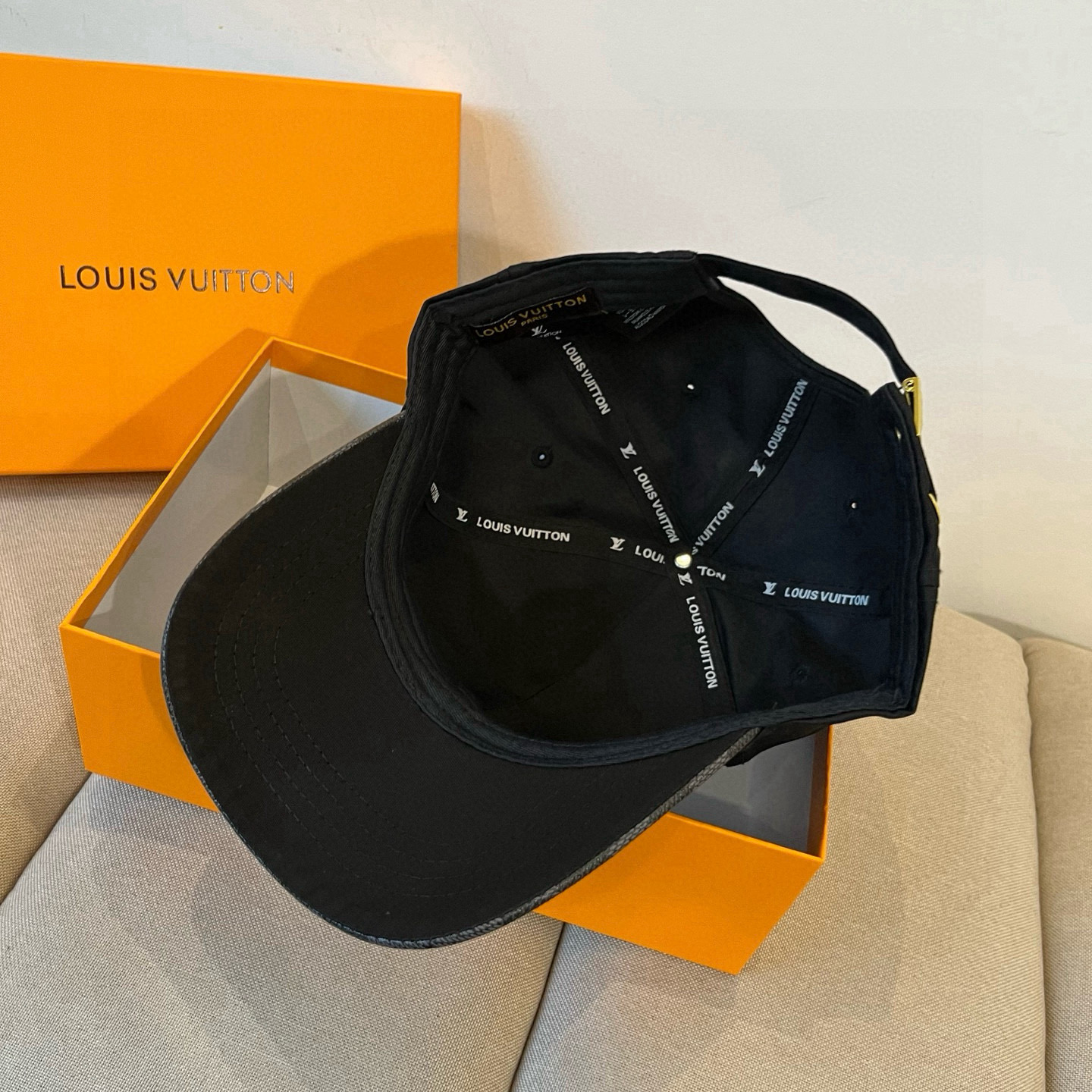 🧢路易威登棒球帽 LouisVuitton😍新款LV棒球帽，重工打造♥️高端大气，百搭款🤗男女通用！跑量