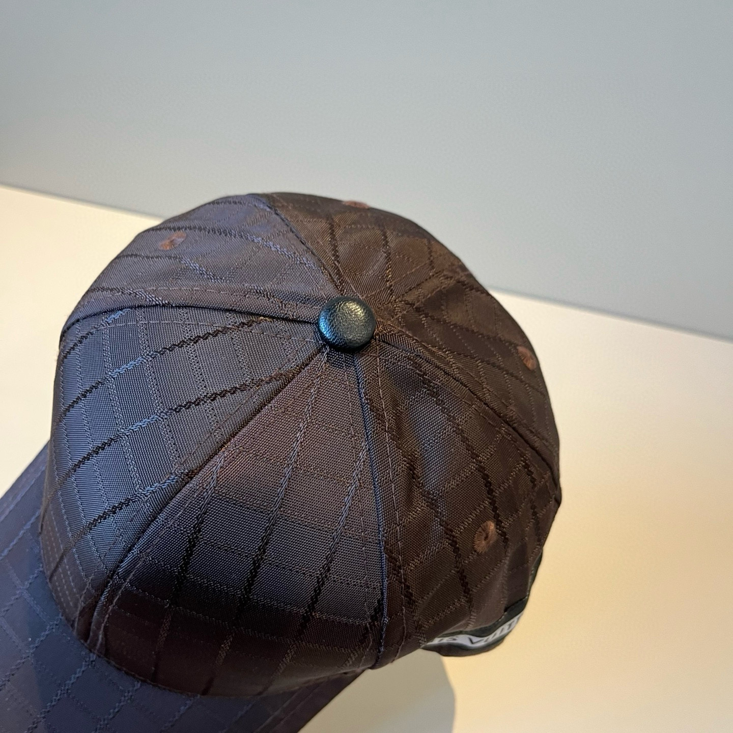 🧢路易威登棒球帽 LouisVuitton😍新款LV棒球帽，重工打造♥️高端大气，百搭款🤗男女通用！跑量