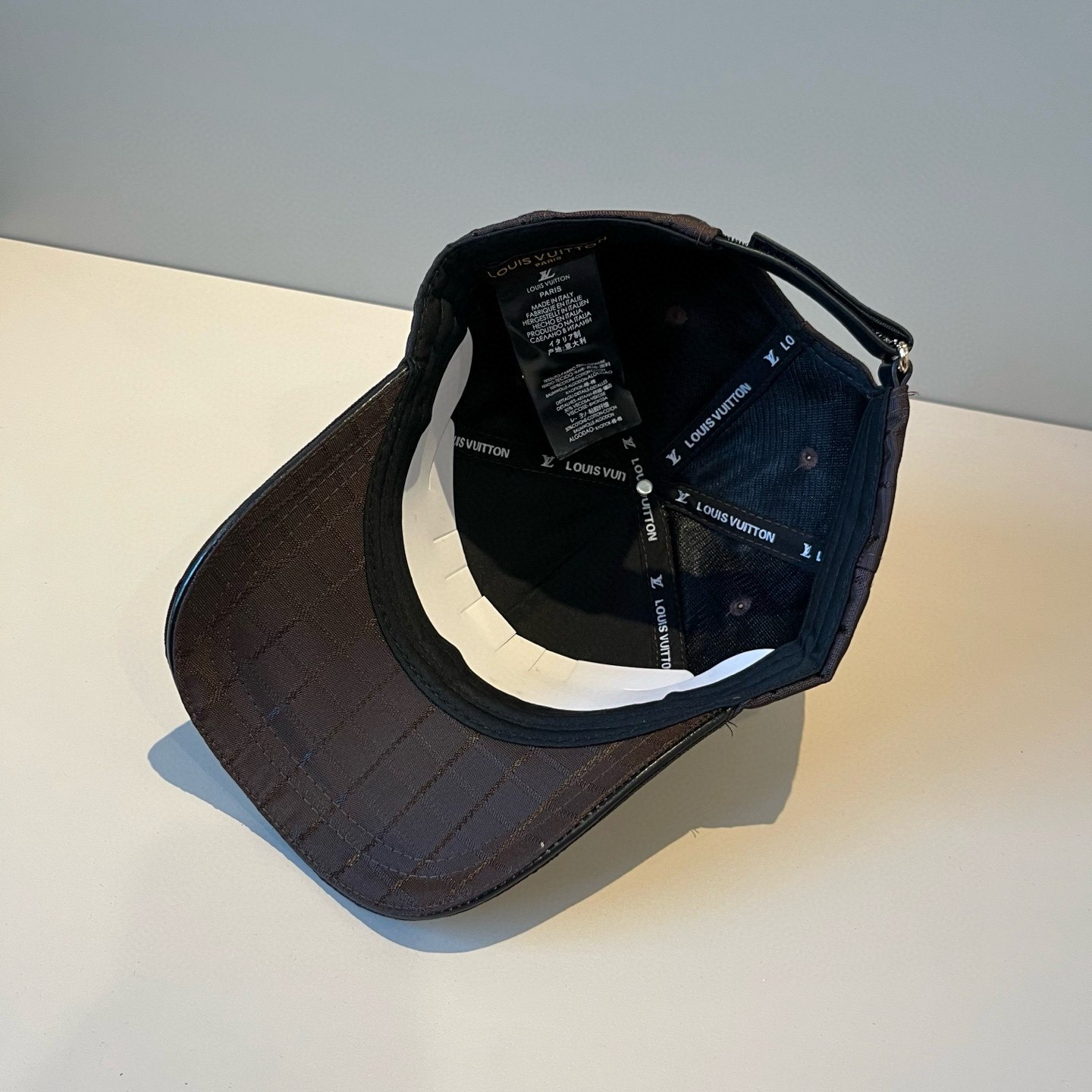 🧢路易威登棒球帽 LouisVuitton😍新款LV棒球帽，重工打造♥️高端大气，百搭款🤗男女通用！跑量