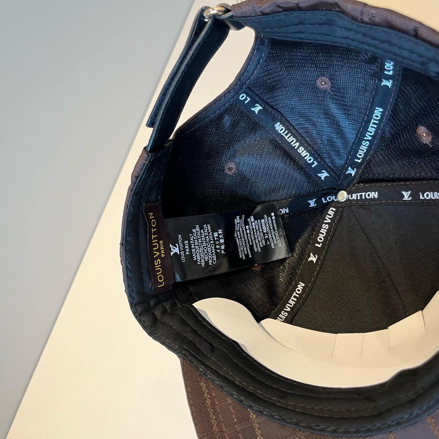 🧢路易威登棒球帽 LouisVuitton😍新款LV棒球帽，重工打造♥️高端大气，百搭款🤗男女通用！跑量