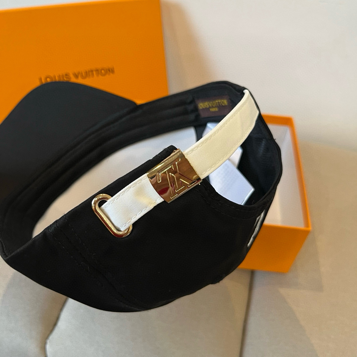 🧢路易威登棒球帽 LouisVuitton😍新款LV棒球帽，重工打造♥️高端大气，百搭款🤗男女通用！跑量