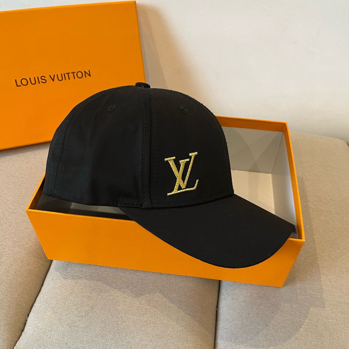 🧢路易威登棒球帽 LouisVuitton😍新款LV棒球帽，重工打造♥️高端大气，百搭款🤗男女通用！跑量