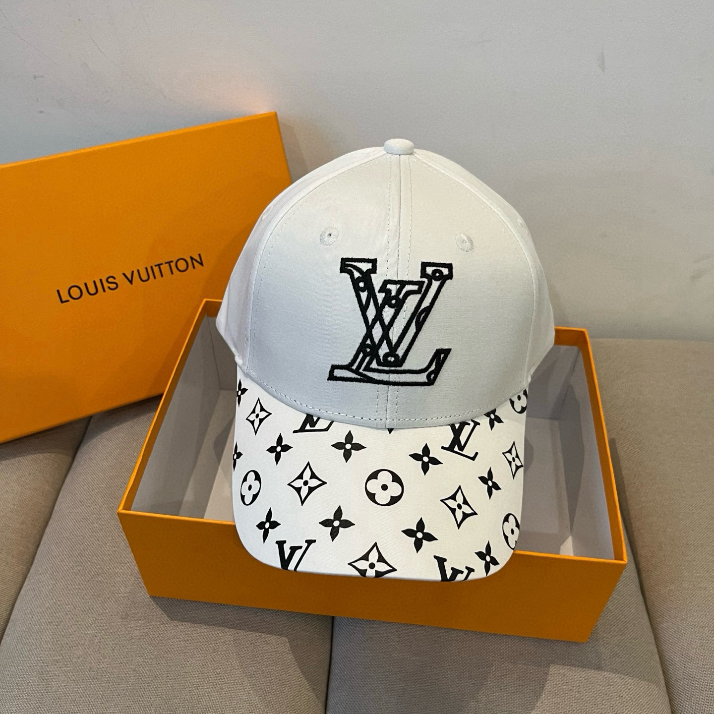 🧢路易威登棒球帽 LouisVuitton😍新款LV棒球帽，重工打造♥️高端大气，百搭款🤗男女通用！跑量