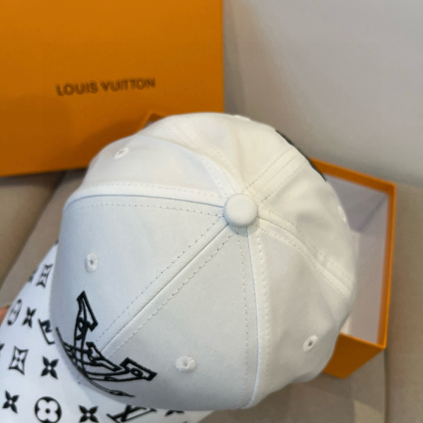 🧢路易威登棒球帽 LouisVuitton😍新款LV棒球帽，重工打造♥️高端大气，百搭款🤗男女通用！跑量