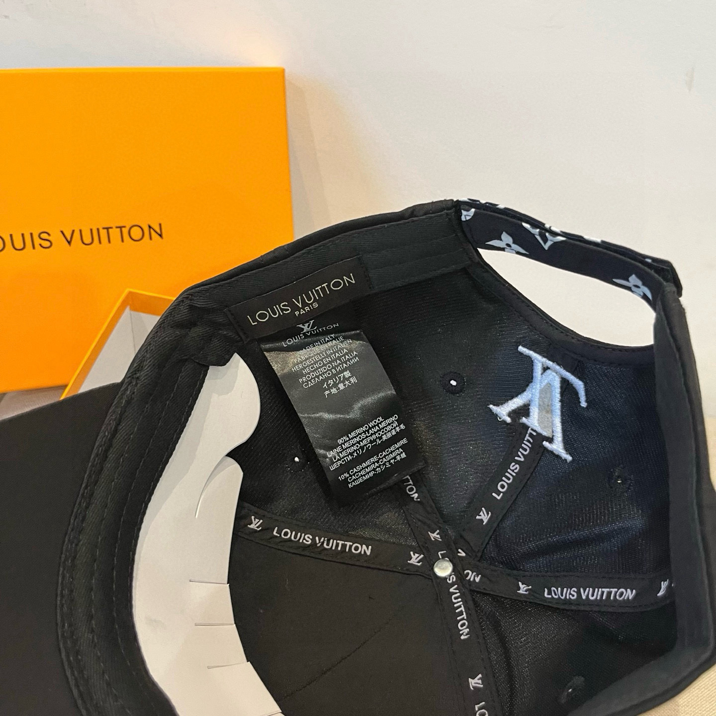 🧢路易威登棒球帽 LouisVuitton😍新款LV棒球帽，重工打造♥️高端大气，百搭款🤗男女通用！跑量