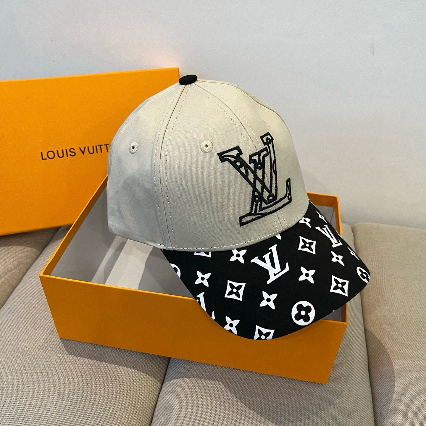 🧢路易威登棒球帽 LouisVuitton😍新款LV棒球帽，重工打造♥️高端大气，百搭款🤗男女通用！跑量