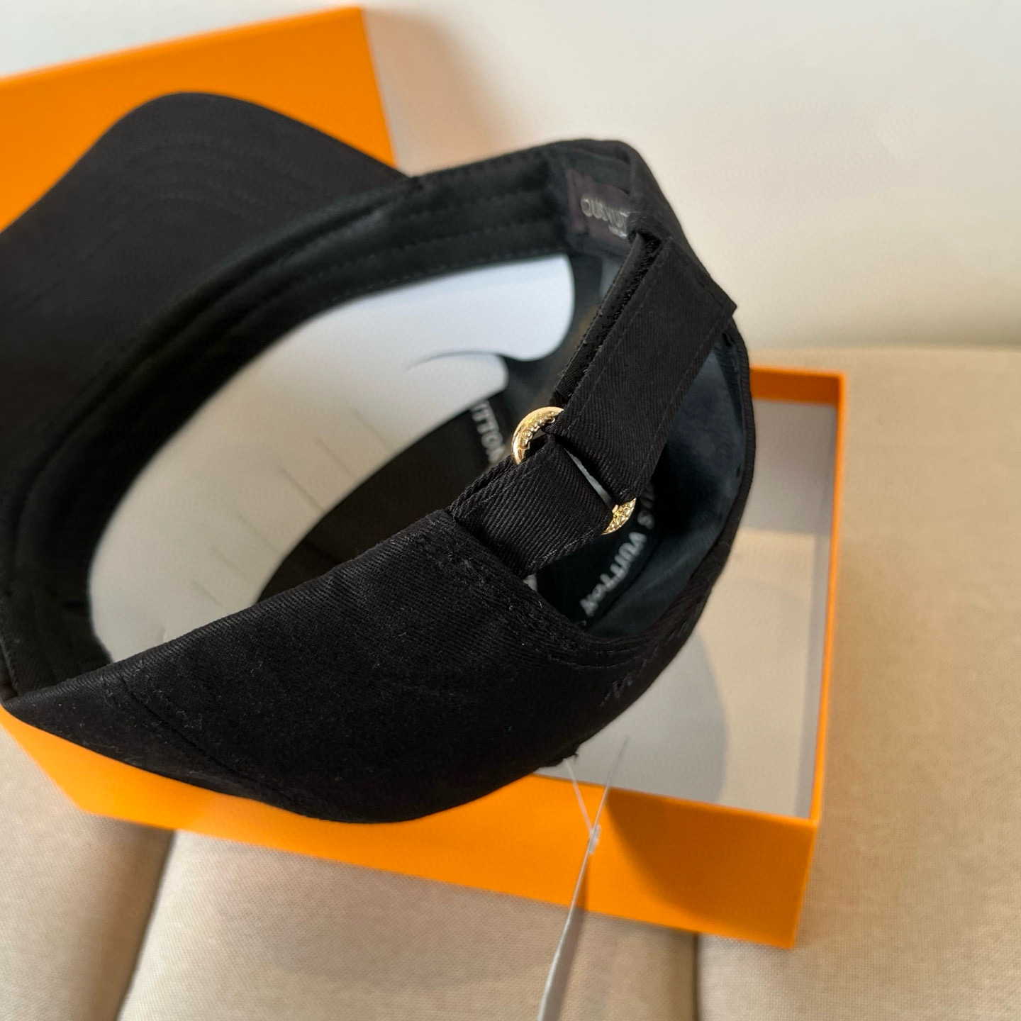 🧢路易威登棒球帽 LouisVuitton😍新款LV棒球帽，重工打造♥️高端大气，百搭款🤗男女通用！跑量