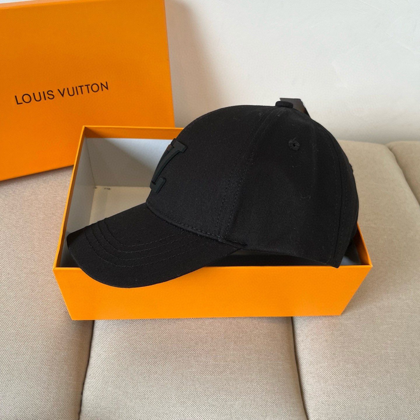🧢路易威登棒球帽 LouisVuitton😍新款LV棒球帽，重工打造♥️高端大气，百搭款🤗男女通用！跑量