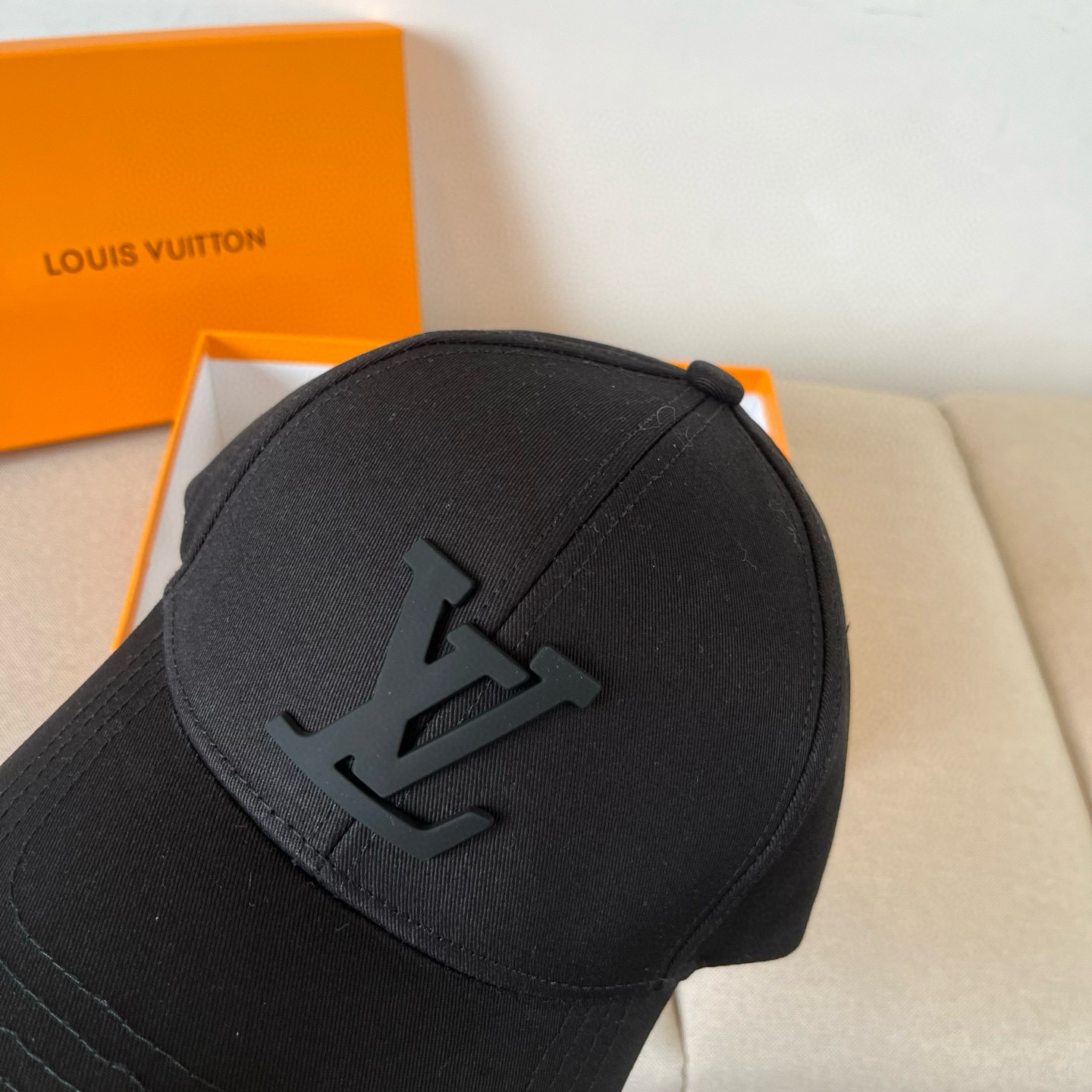 🧢路易威登棒球帽 LouisVuitton😍新款LV棒球帽，重工打造♥️高端大气，百搭款🤗男女通用！跑量
