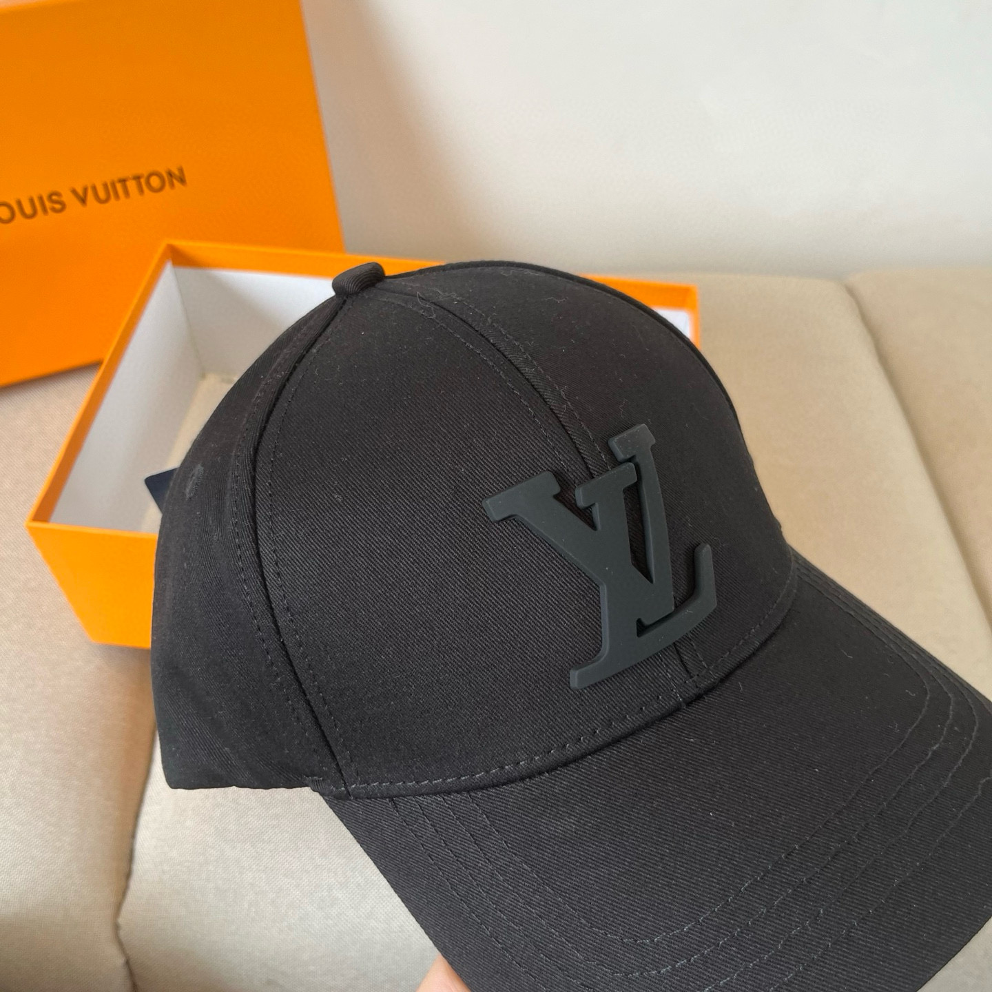 🧢路易威登棒球帽 LouisVuitton😍新款LV棒球帽，重工打造♥️高端大气，百搭款🤗男女通用！跑量