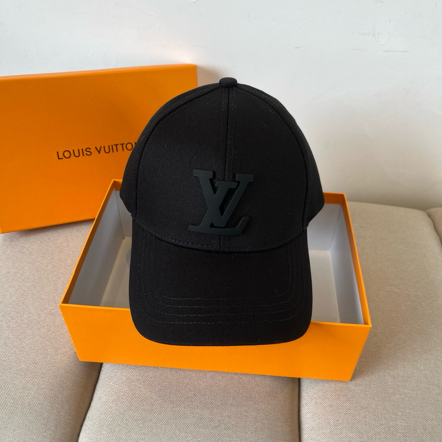 🧢路易威登棒球帽 LouisVuitton😍新款LV棒球帽，重工打造♥️高端大气，百搭款🤗男女通用！跑量