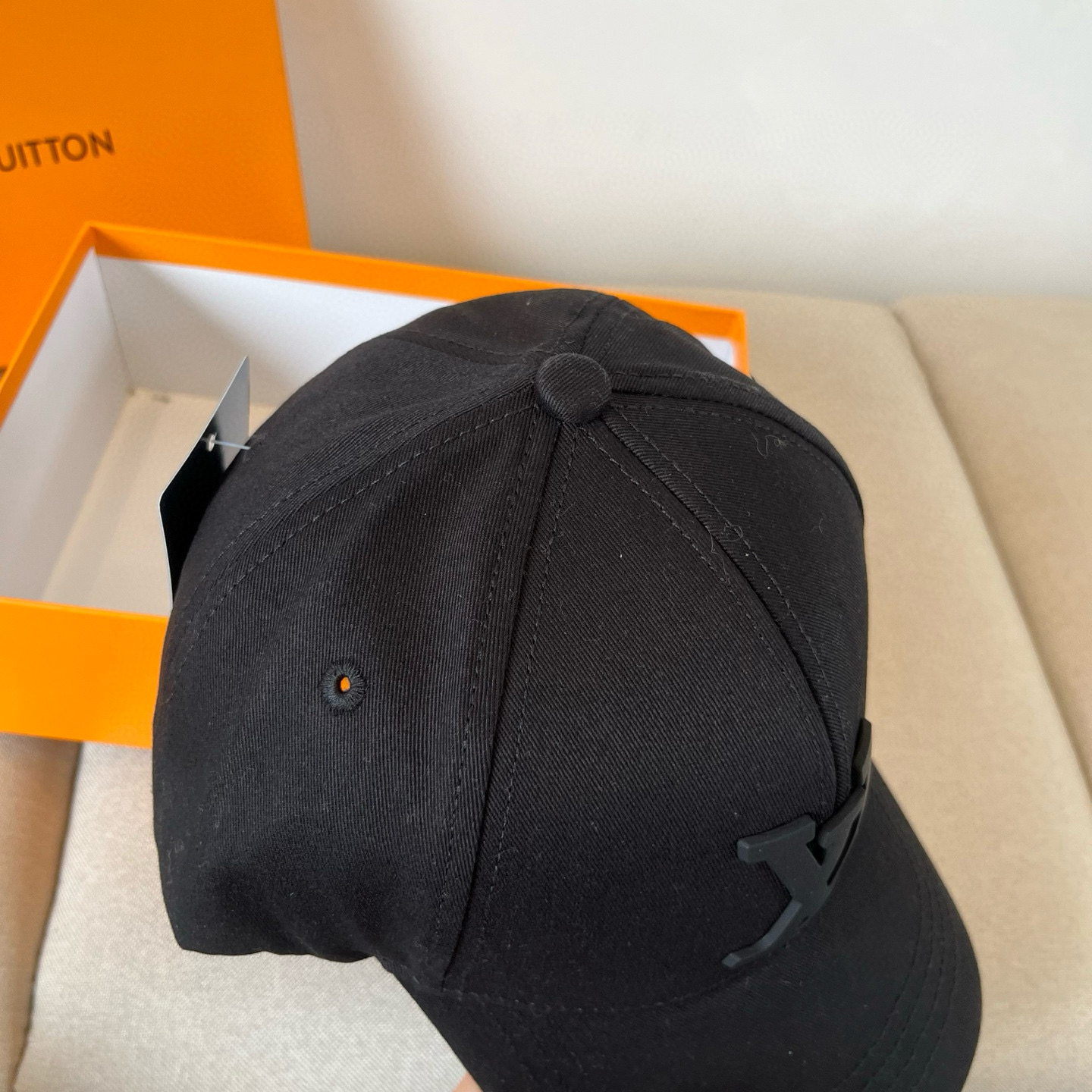 🧢路易威登棒球帽 LouisVuitton😍新款LV棒球帽，重工打造♥️高端大气，百搭款🤗男女通用！跑量