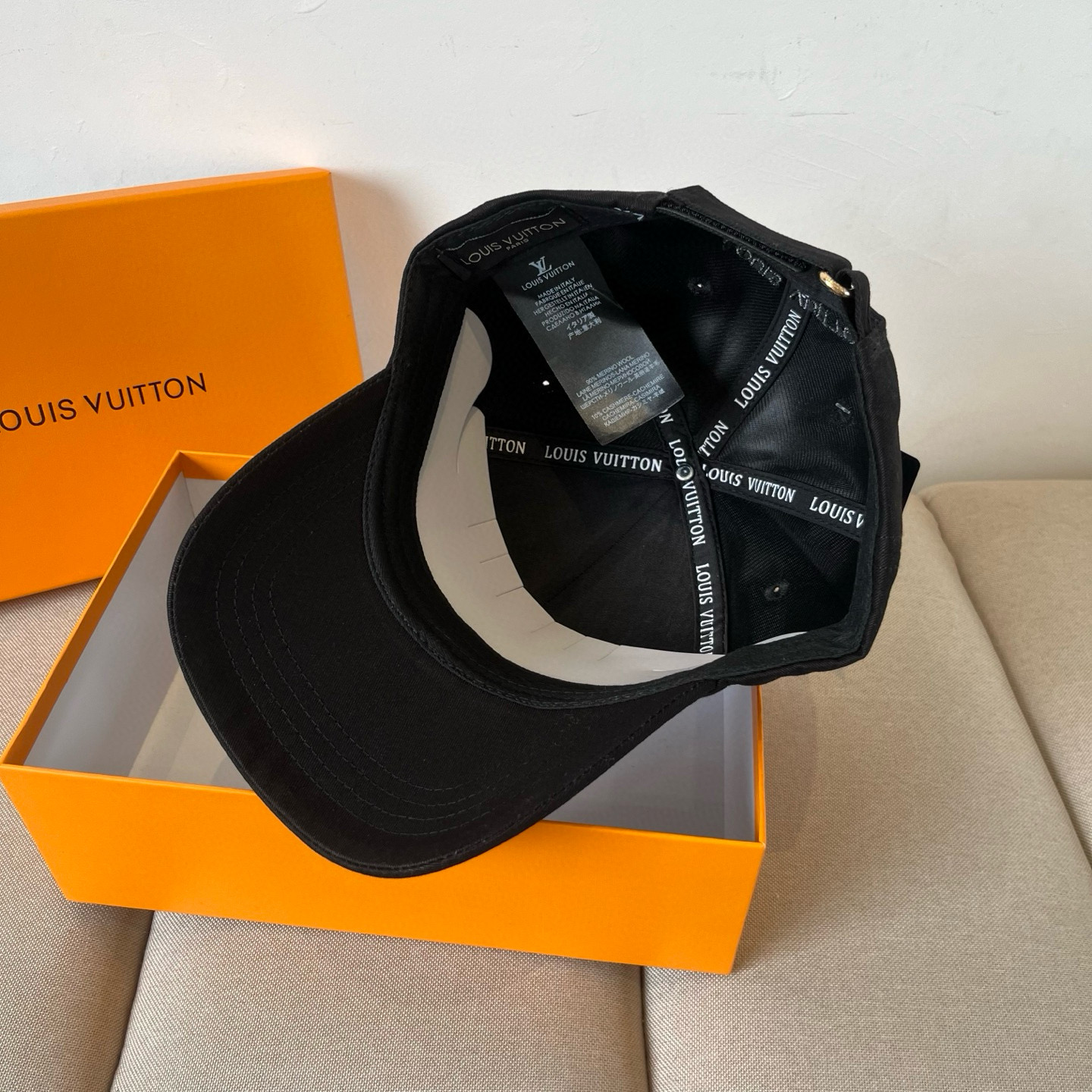🧢路易威登棒球帽 LouisVuitton😍新款LV棒球帽，重工打造♥️高端大气，百搭款🤗男女通用！跑量