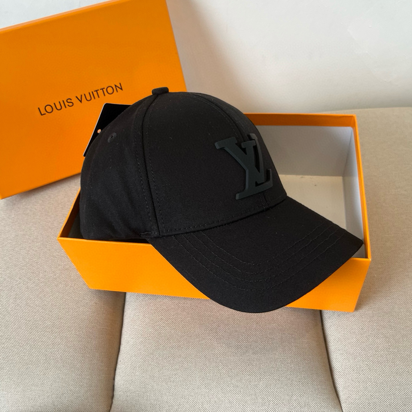 🧢路易威登棒球帽 LouisVuitton😍新款LV棒球帽，重工打造♥️高端大气，百搭款🤗男女通用！跑量