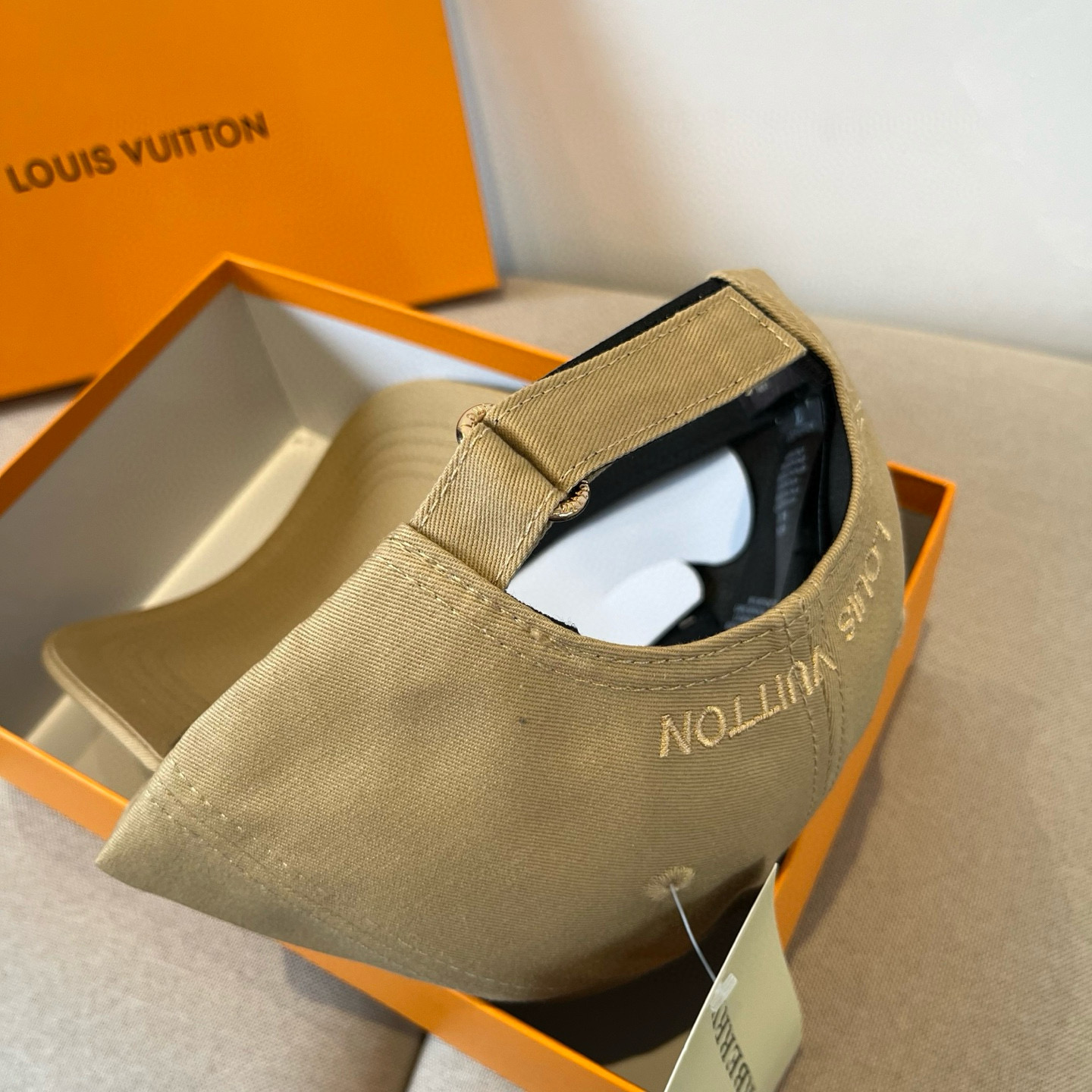 🧢路易威登棒球帽 LouisVuitton😍新款LV棒球帽，重工打造♥️高端大气，百搭款🤗男女通用！跑量