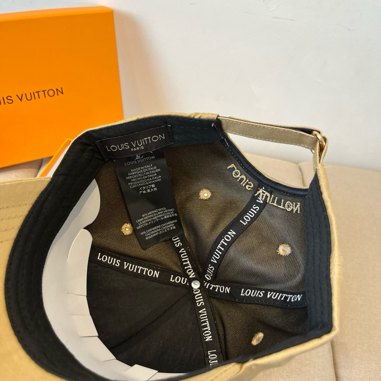 🧢路易威登棒球帽 LouisVuitton😍新款LV棒球帽，重工打造♥️高端大气，百搭款🤗男女通用！跑量