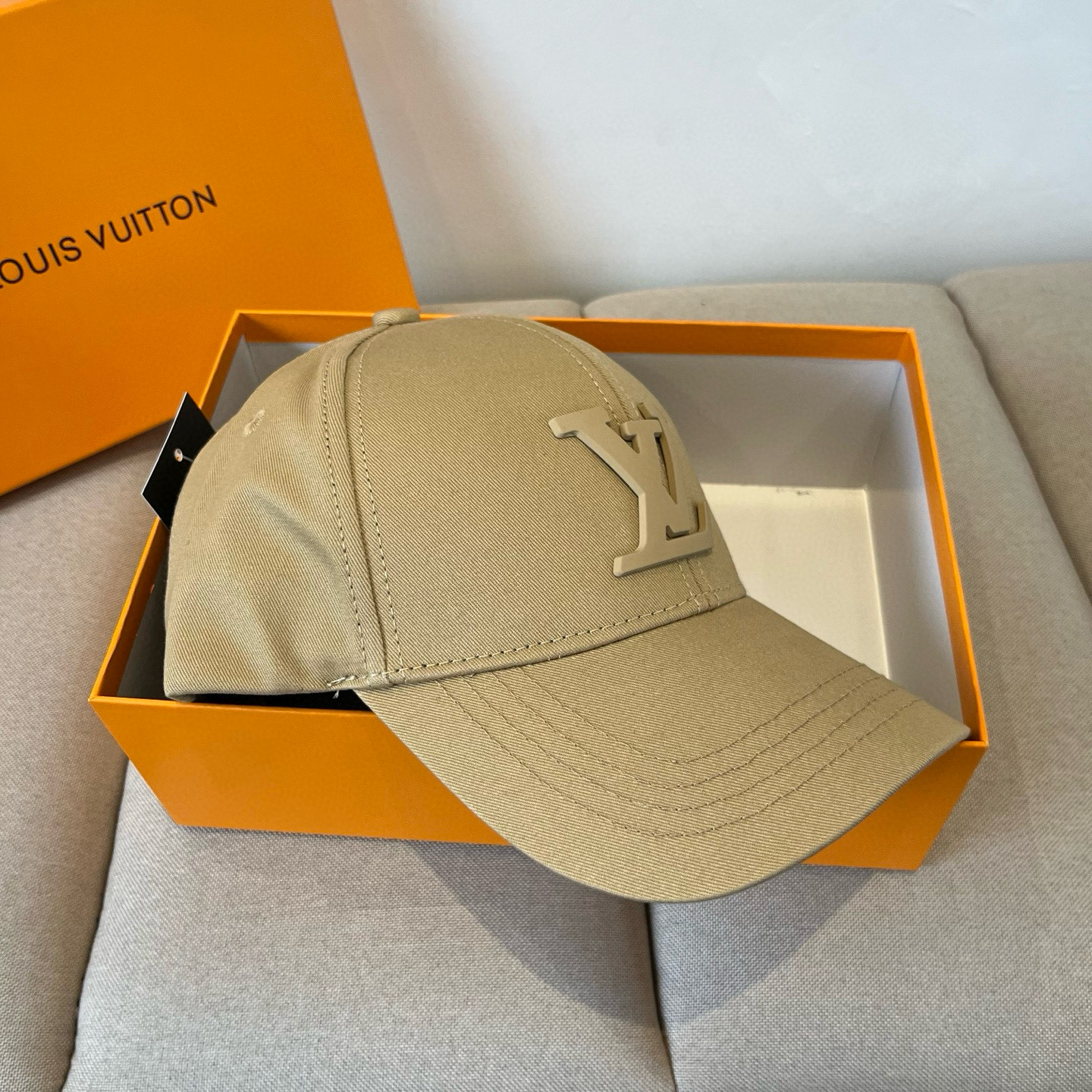 🧢路易威登棒球帽 LouisVuitton😍新款LV棒球帽，重工打造♥️高端大气，百搭款🤗男女通用！跑量
