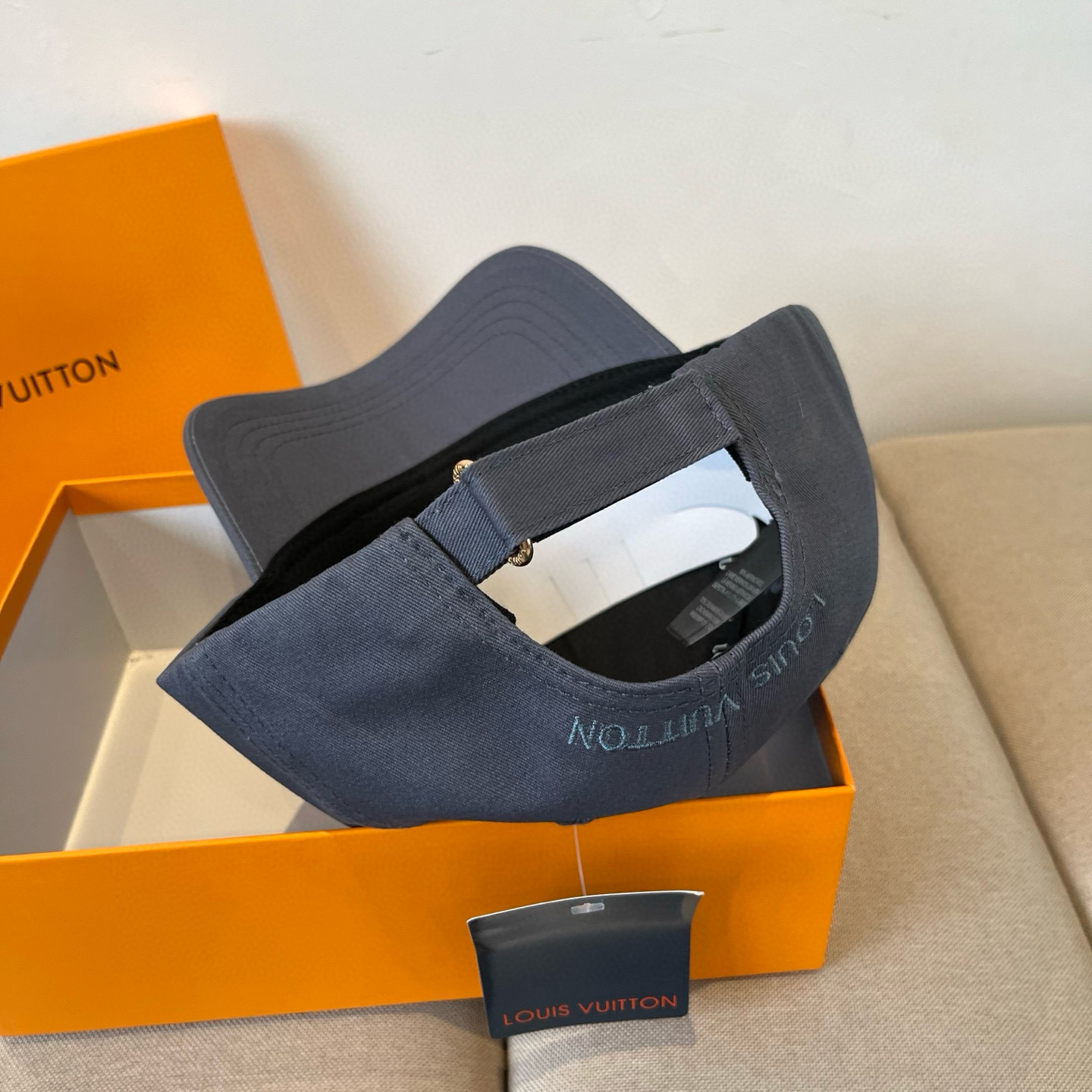 🧢路易威登棒球帽 LouisVuitton😍新款LV棒球帽，重工打造♥️高端大气，百搭款🤗男女通用！跑量