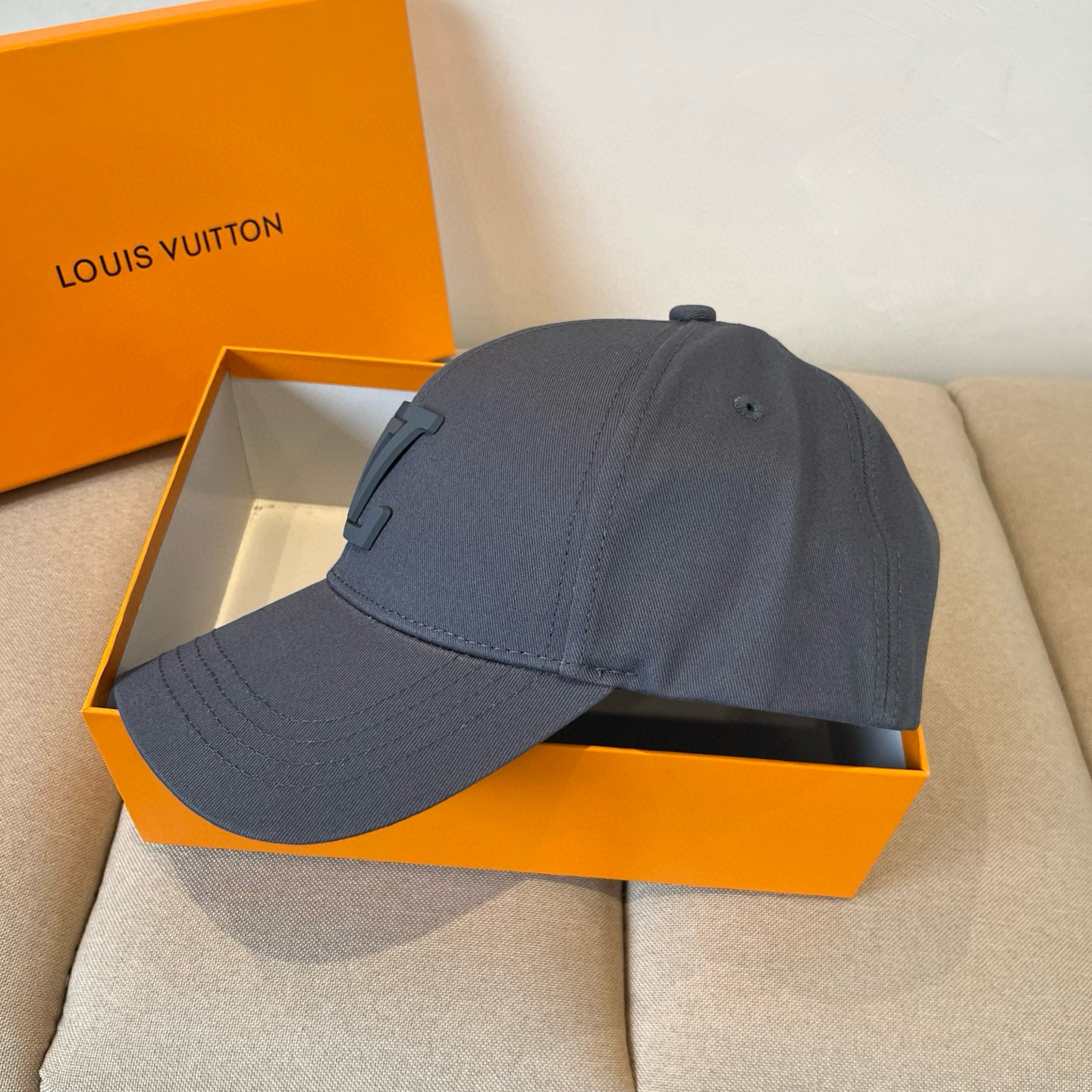 🧢路易威登棒球帽 LouisVuitton😍新款LV棒球帽，重工打造♥️高端大气，百搭款🤗男女通用！跑量